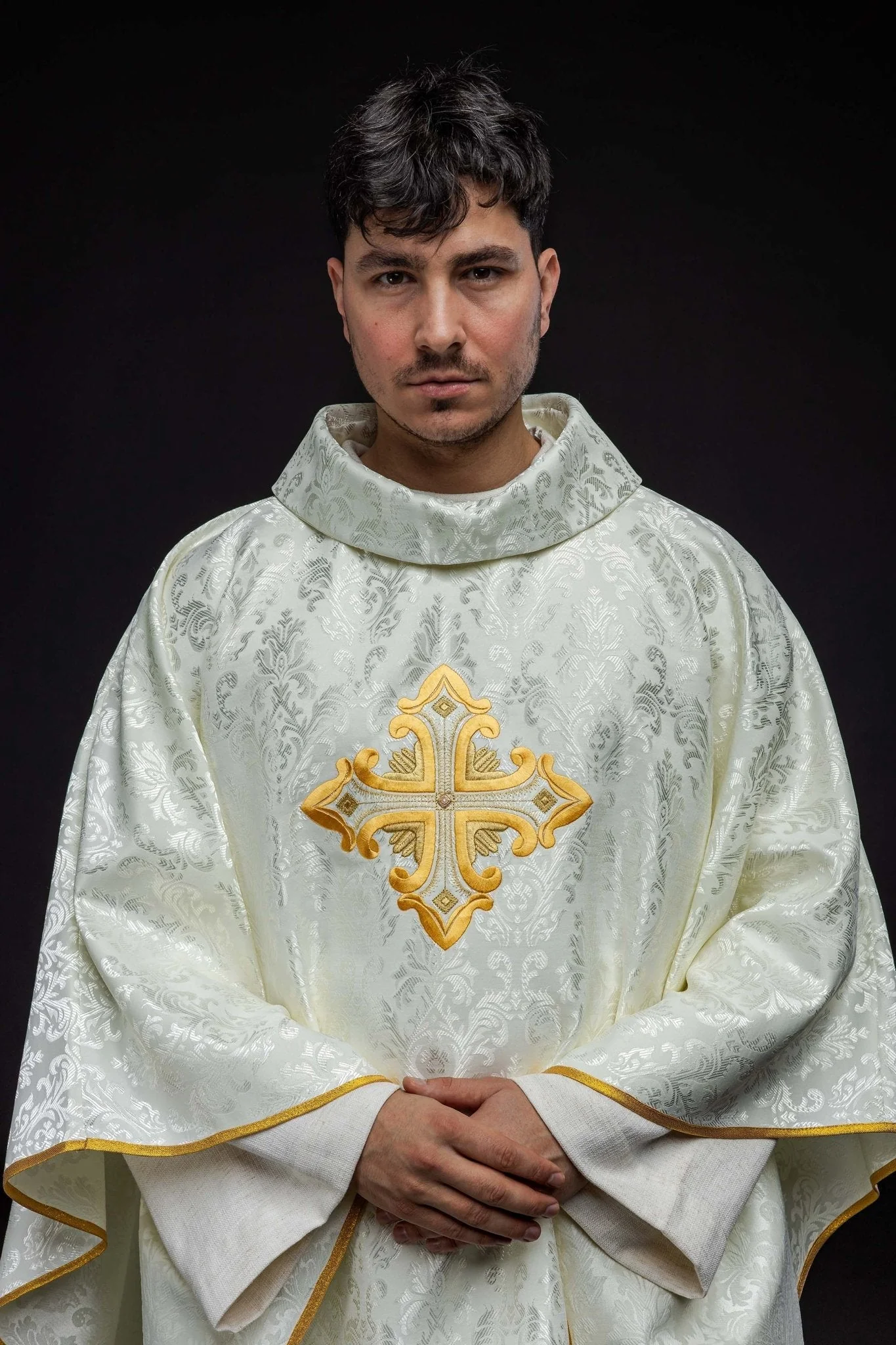 Ecru chasuble with cross made of patterned fabric