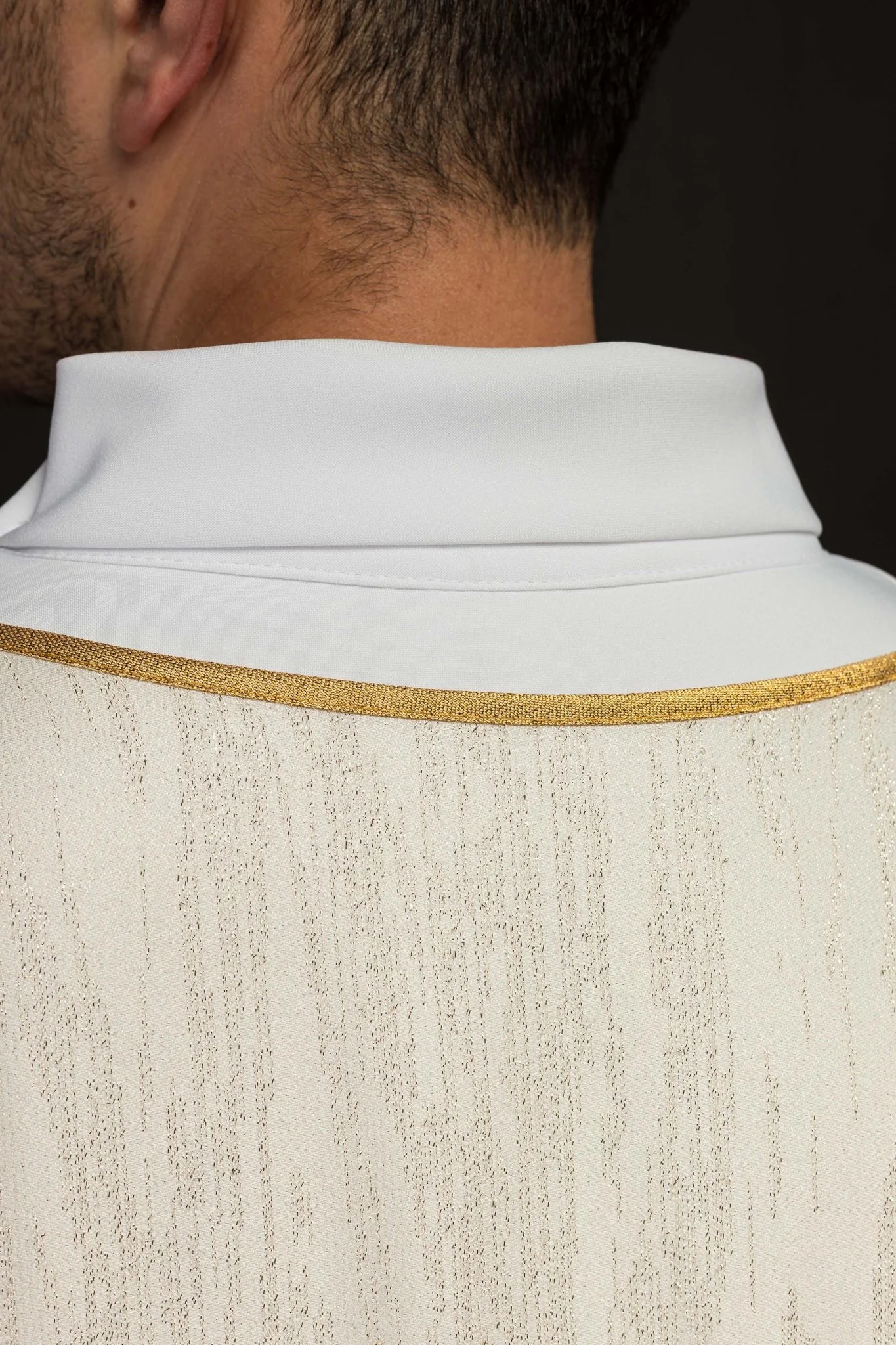 Ecru Chasuble with Embroidery of the Four Evangelists on Decorative Fabric - Image 6