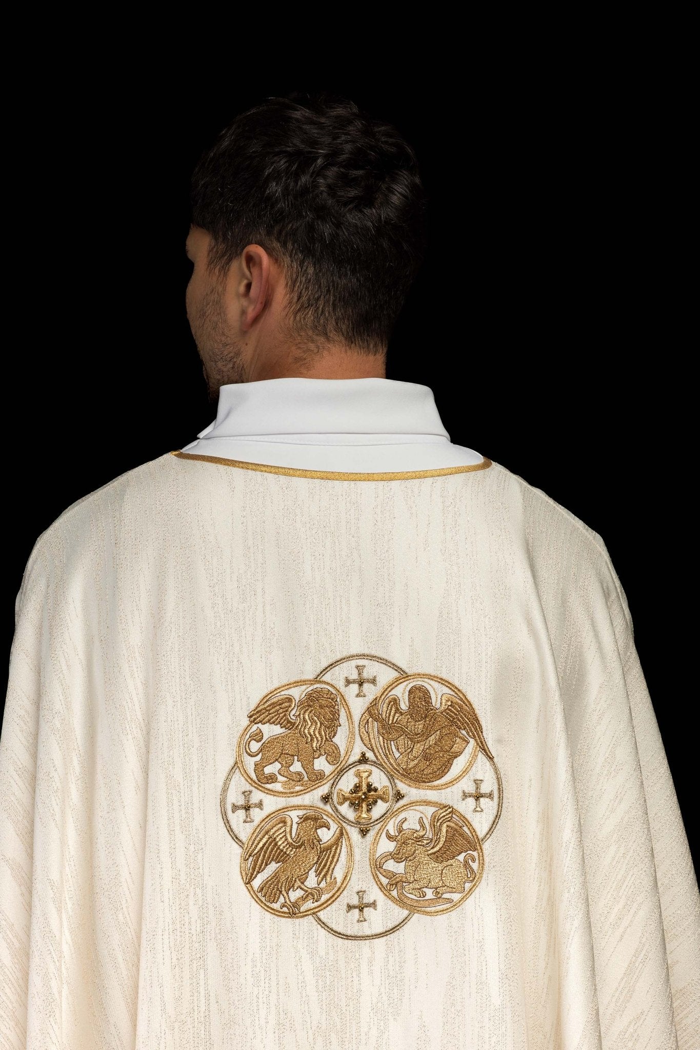 Ecru Chasuble with Embroidery of the Four Evangelists on Decorative Fabric - Image 7