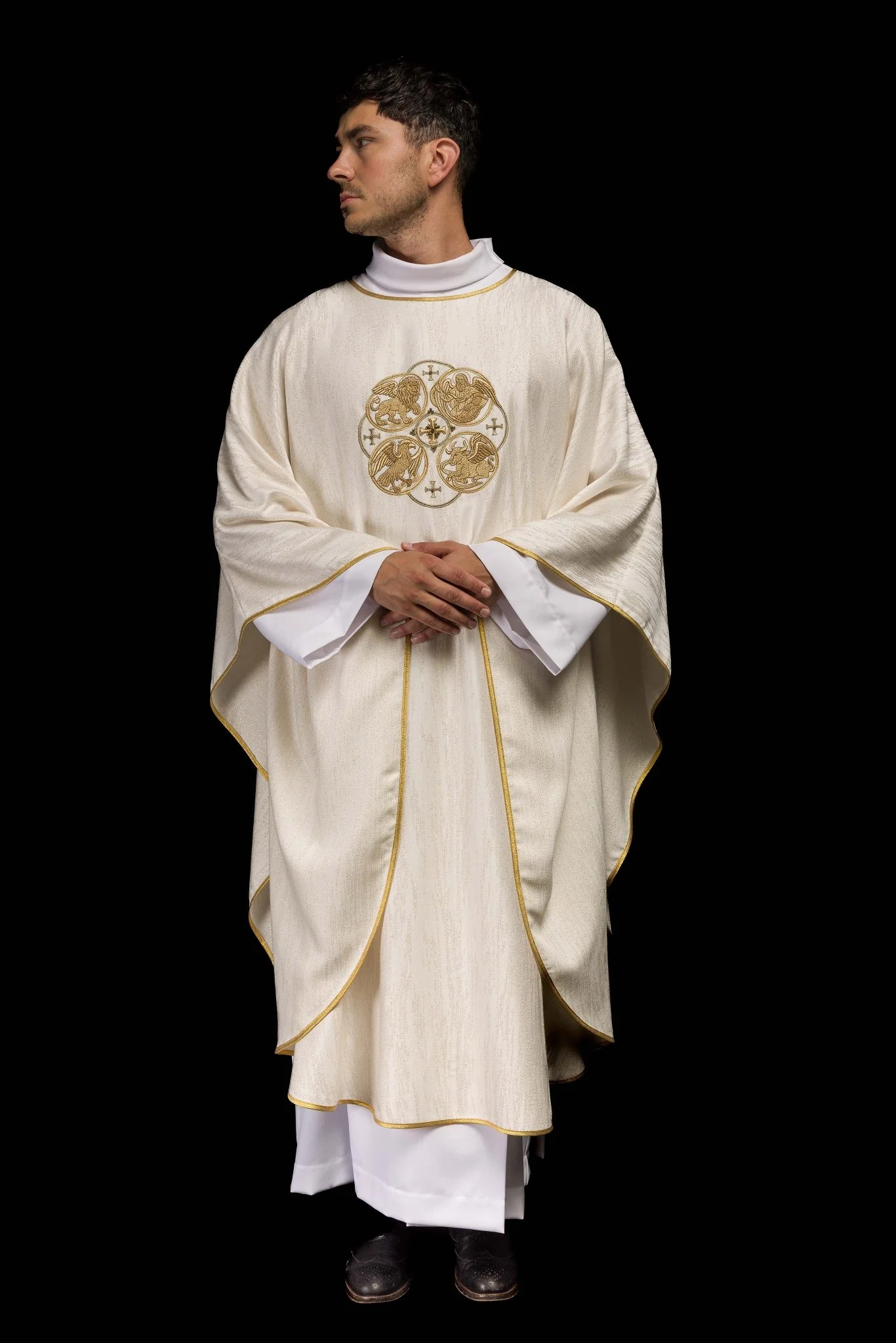 Ecru Chasuble with Embroidery of the Four Evangelists on Decorative Fabric - Image 9