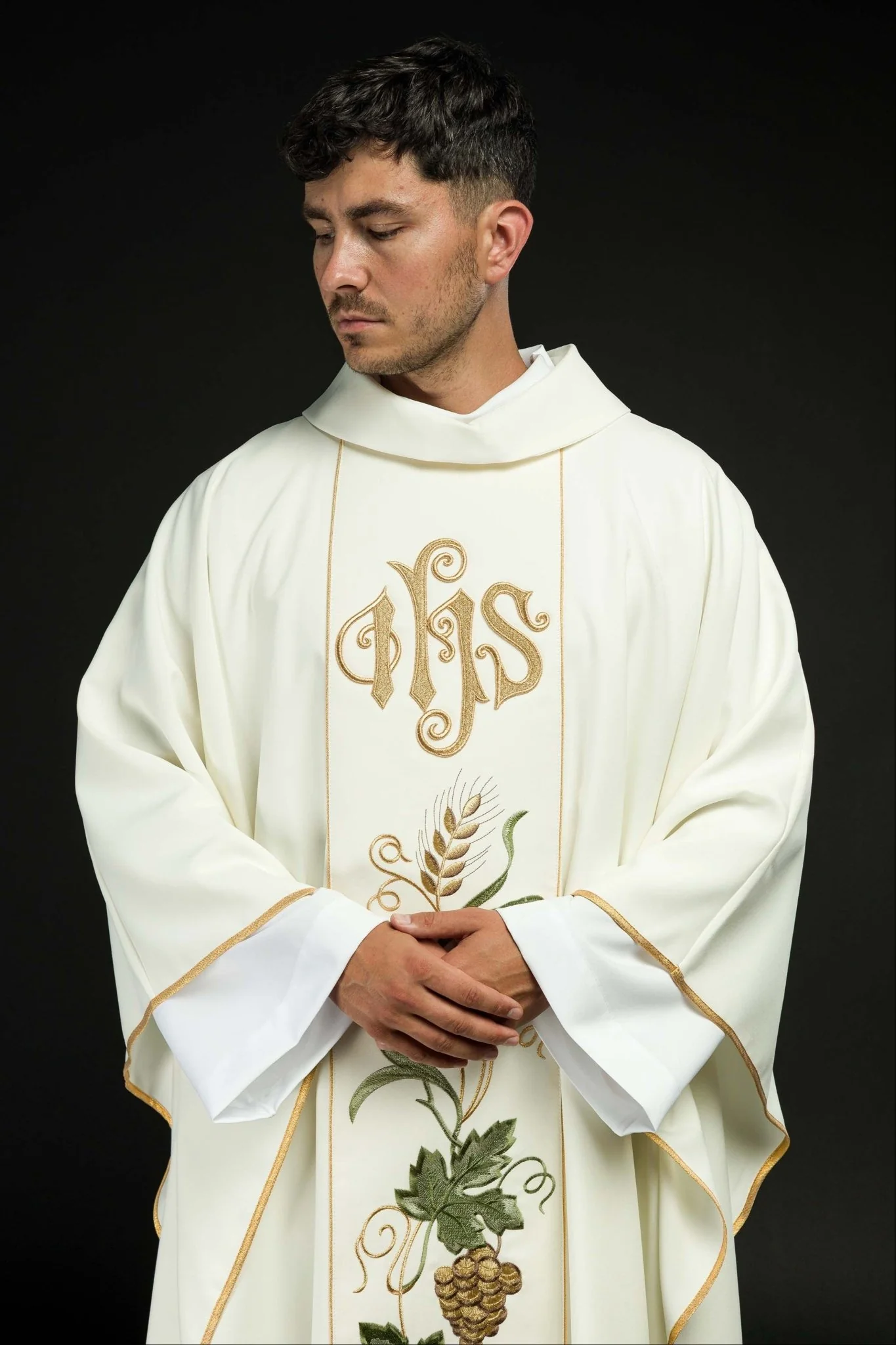 Ecru chasuble with IHS and grapes embroidery