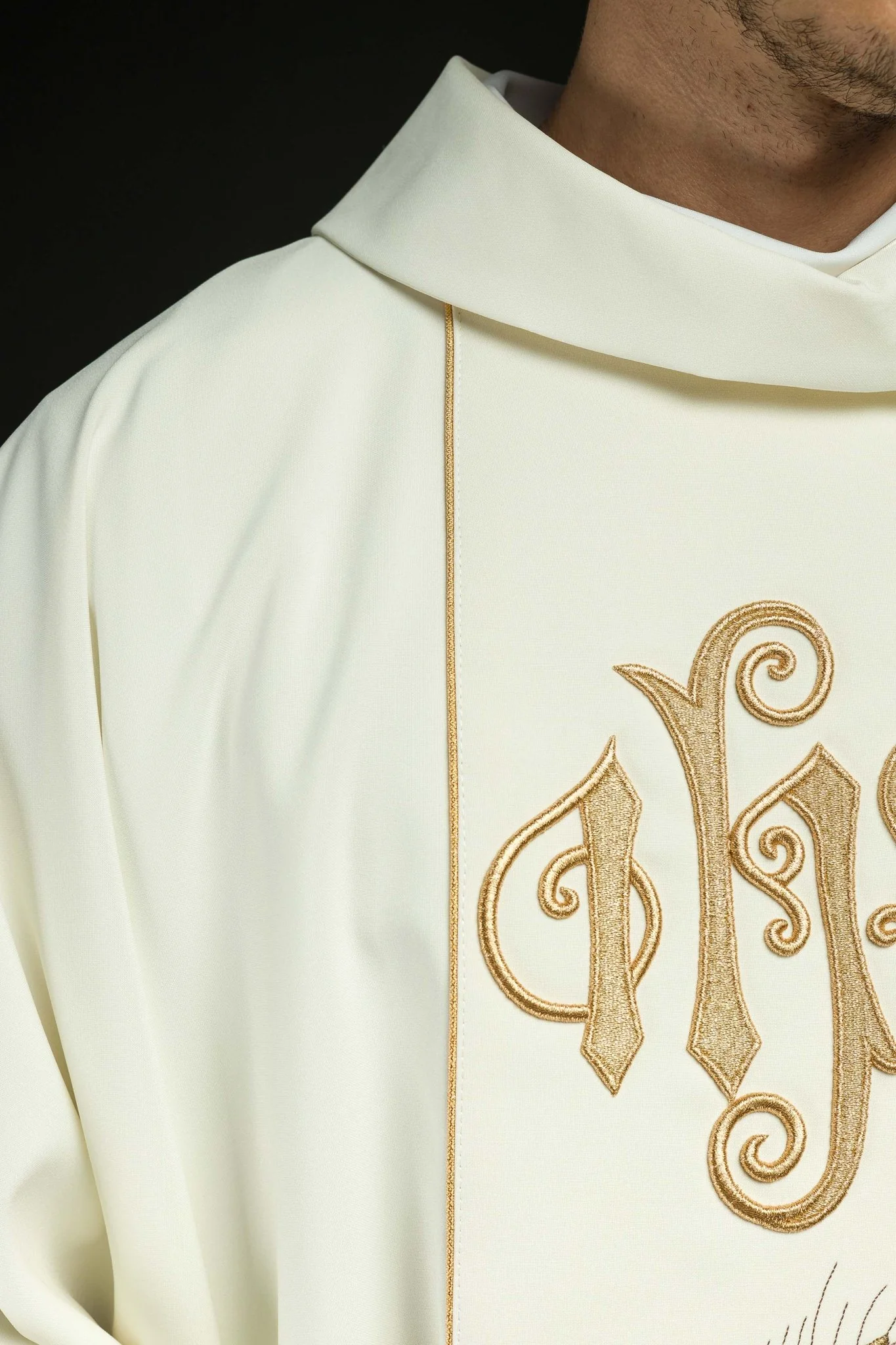 Ecru chasuble with IHS and grapes embroidery - Image 4