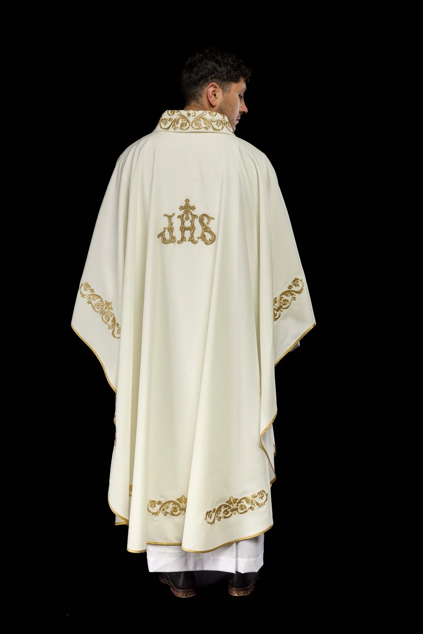 Ecru chasuble with IHS motif - Image 7