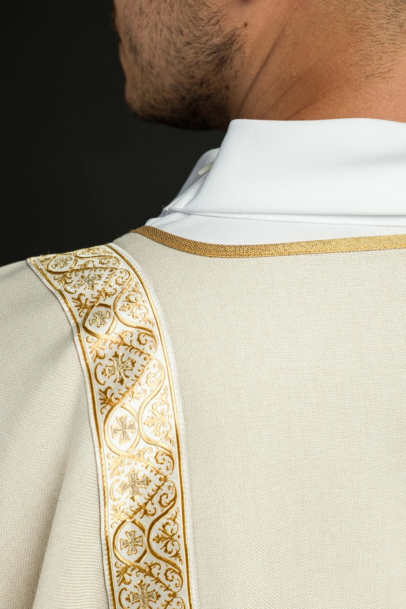 Ecru dalmatic decorated with gold jacquard ribbons - Image 5