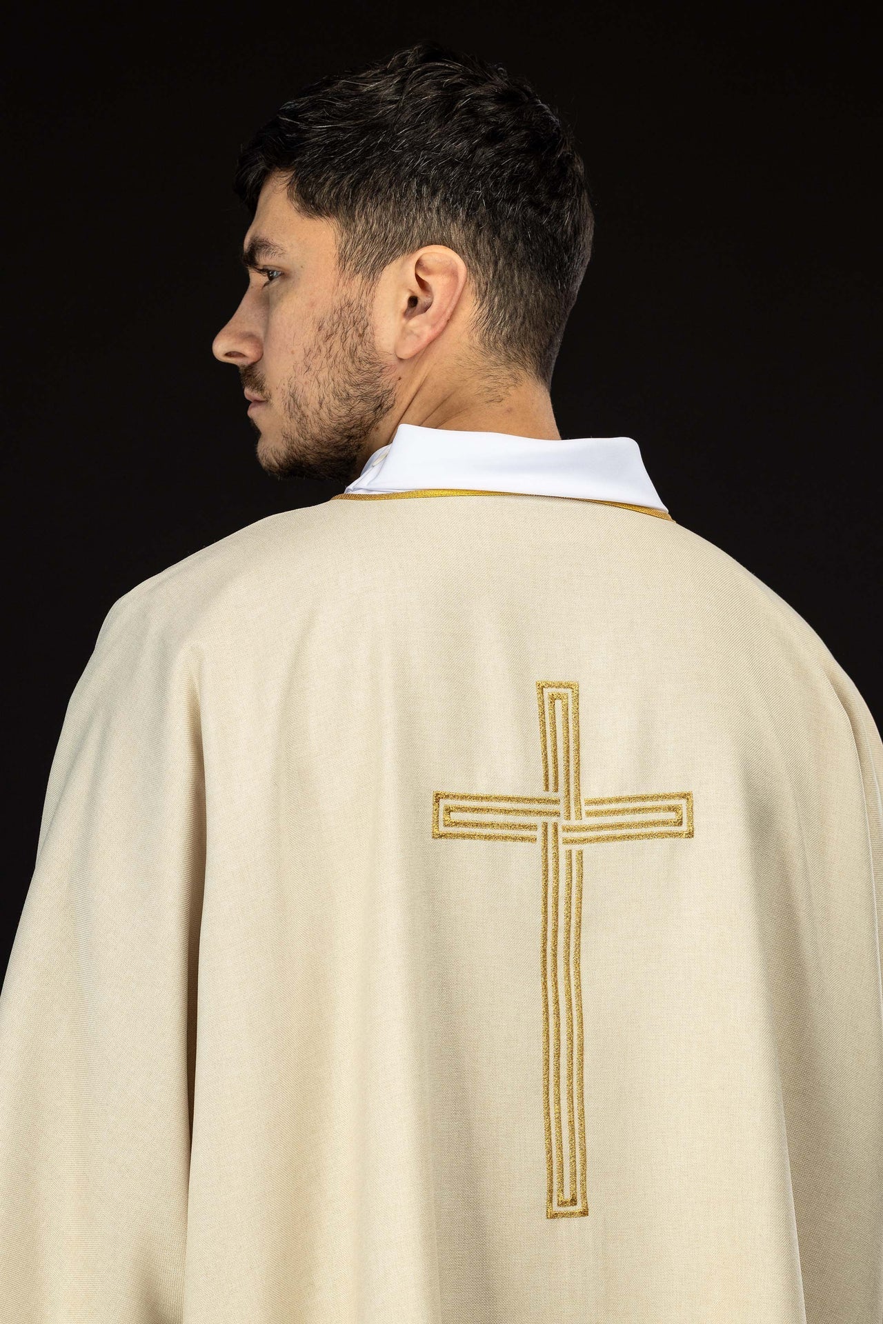 Ecru dalmatic with an embroidered gold cross - Image 5