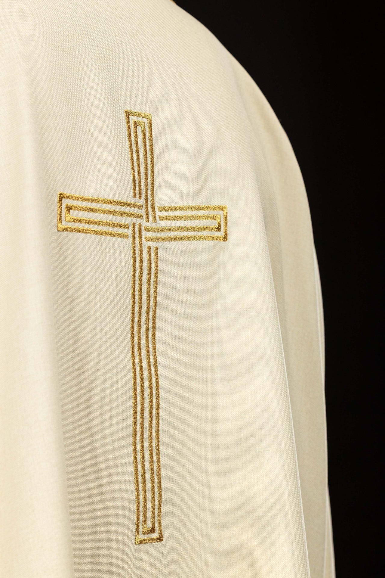 Ecru dalmatic with an embroidered gold cross - Image 6