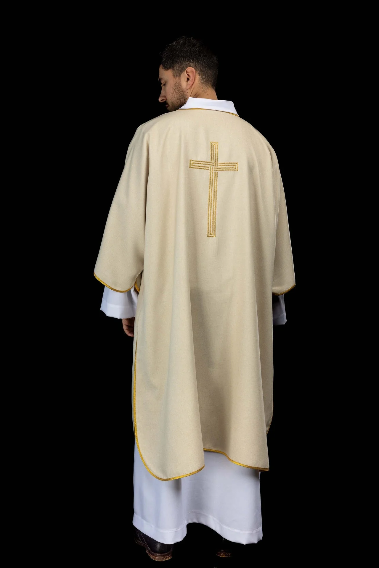 Ecru dalmatic with an embroidered gold cross - Image 7