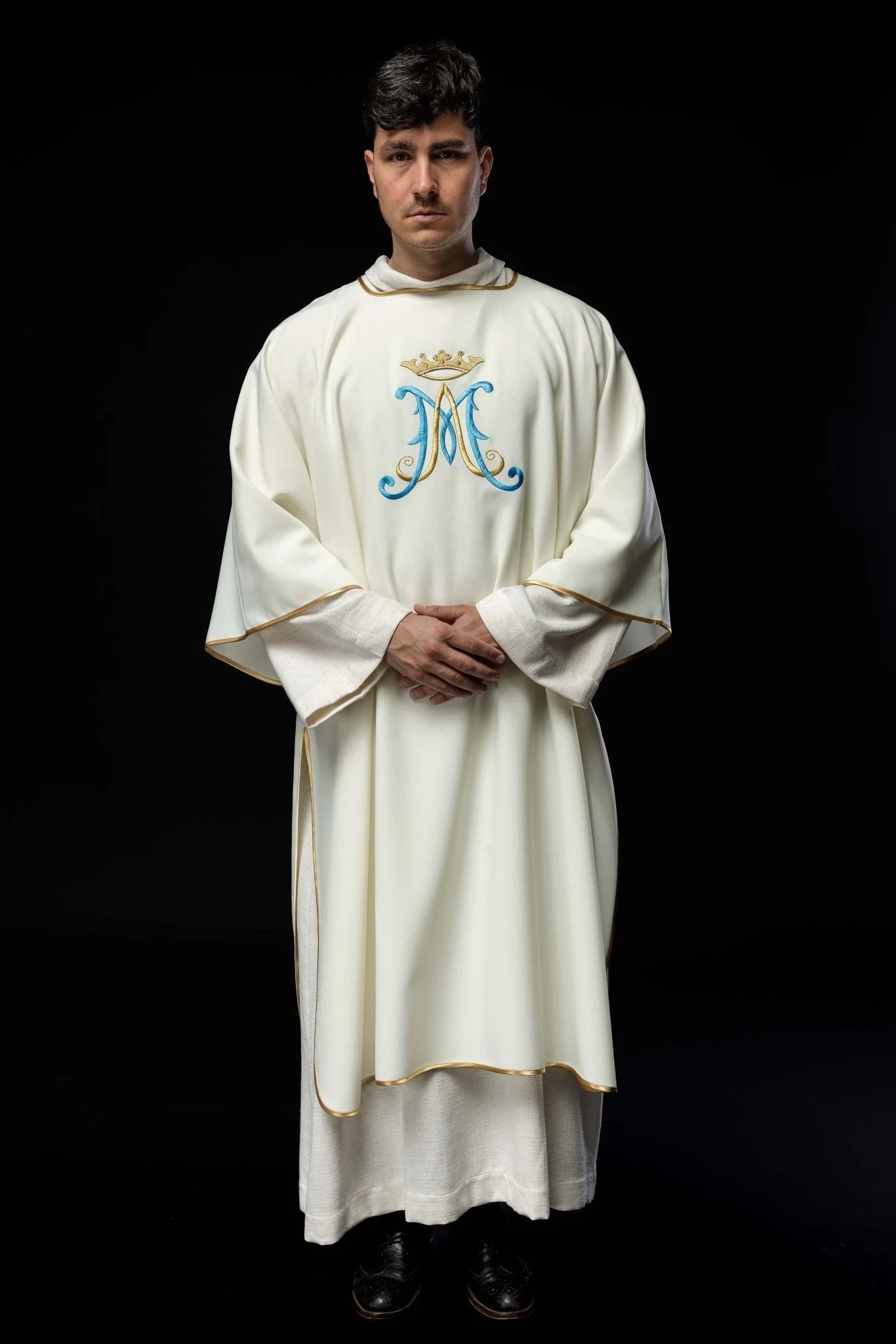 Ecru dalmatic with Marian embroidery - Image 10