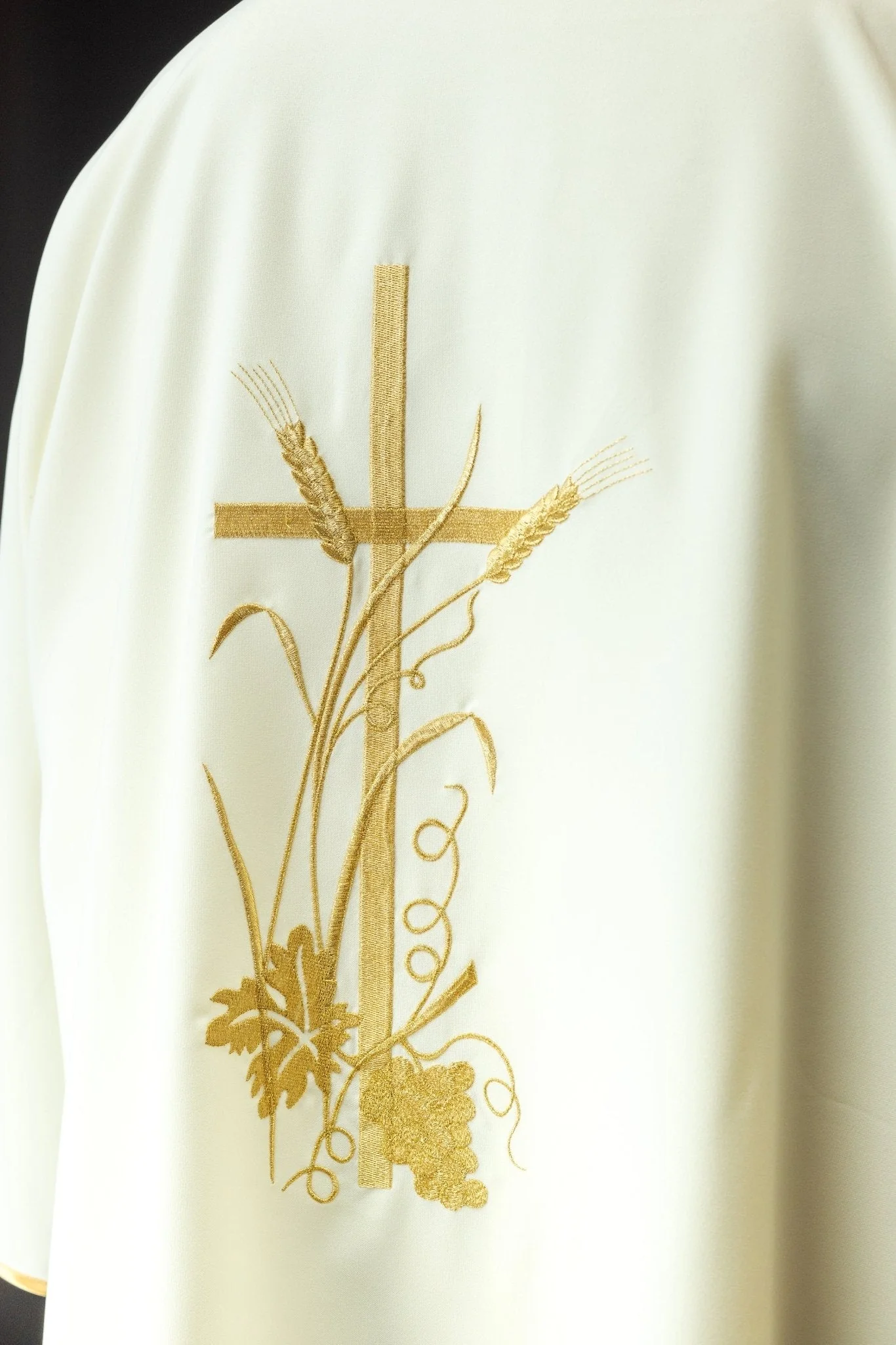 Ecru dalmatica with gold Pax cross embroidery - Image 4