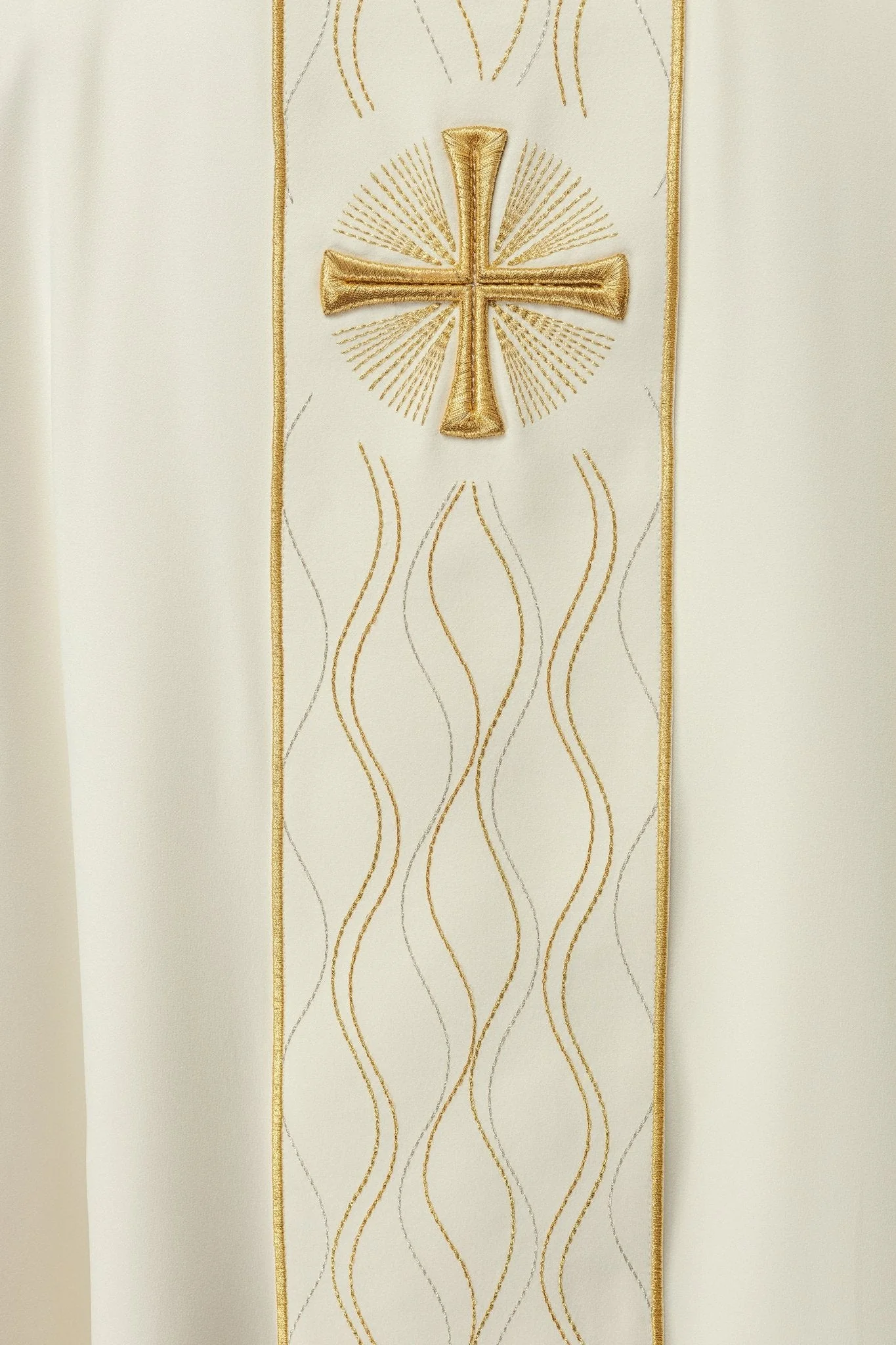 Ecru embroidered chasuble with cross - Image 7