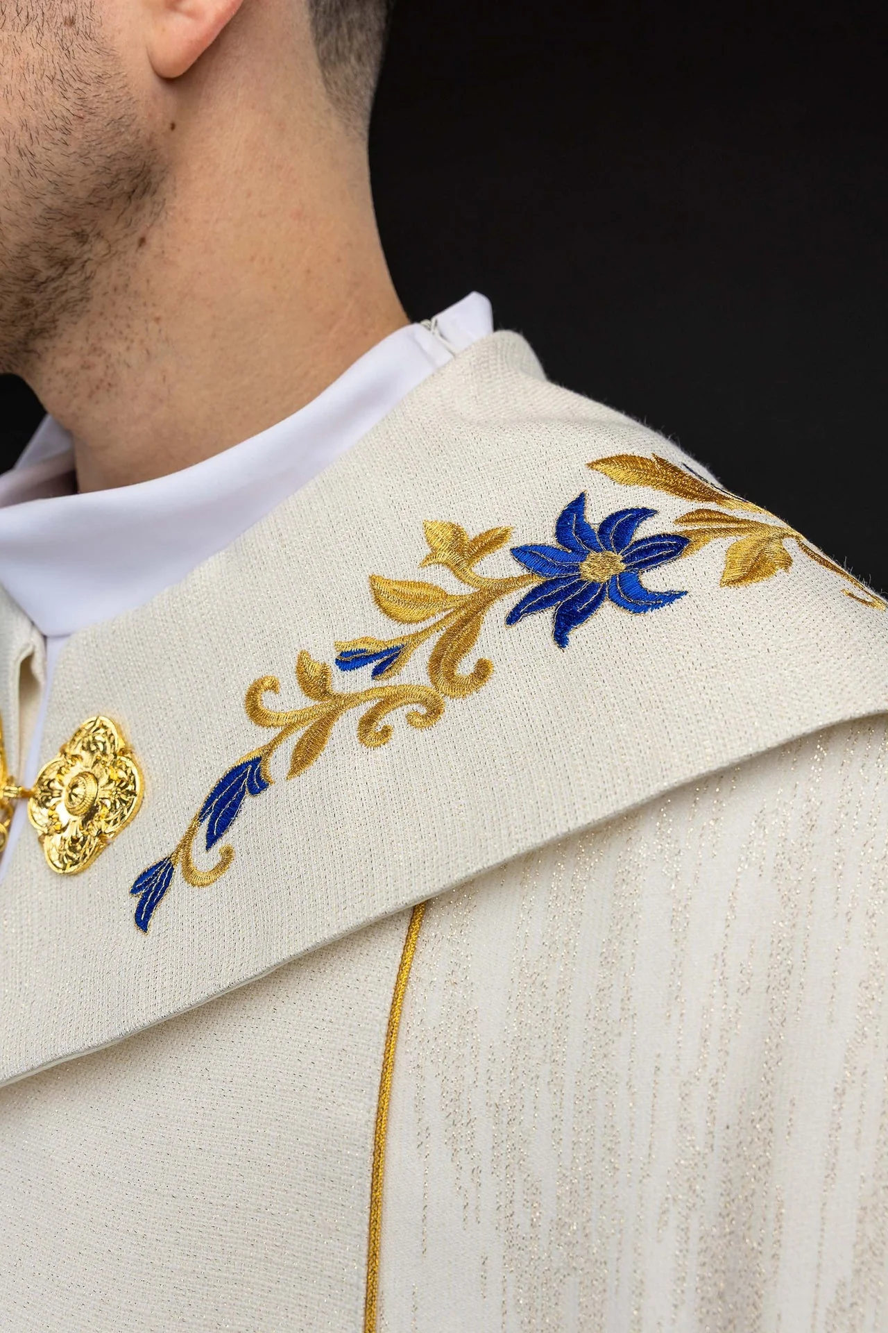 Ecru embroidered cope with a Marian symbol - Image 6