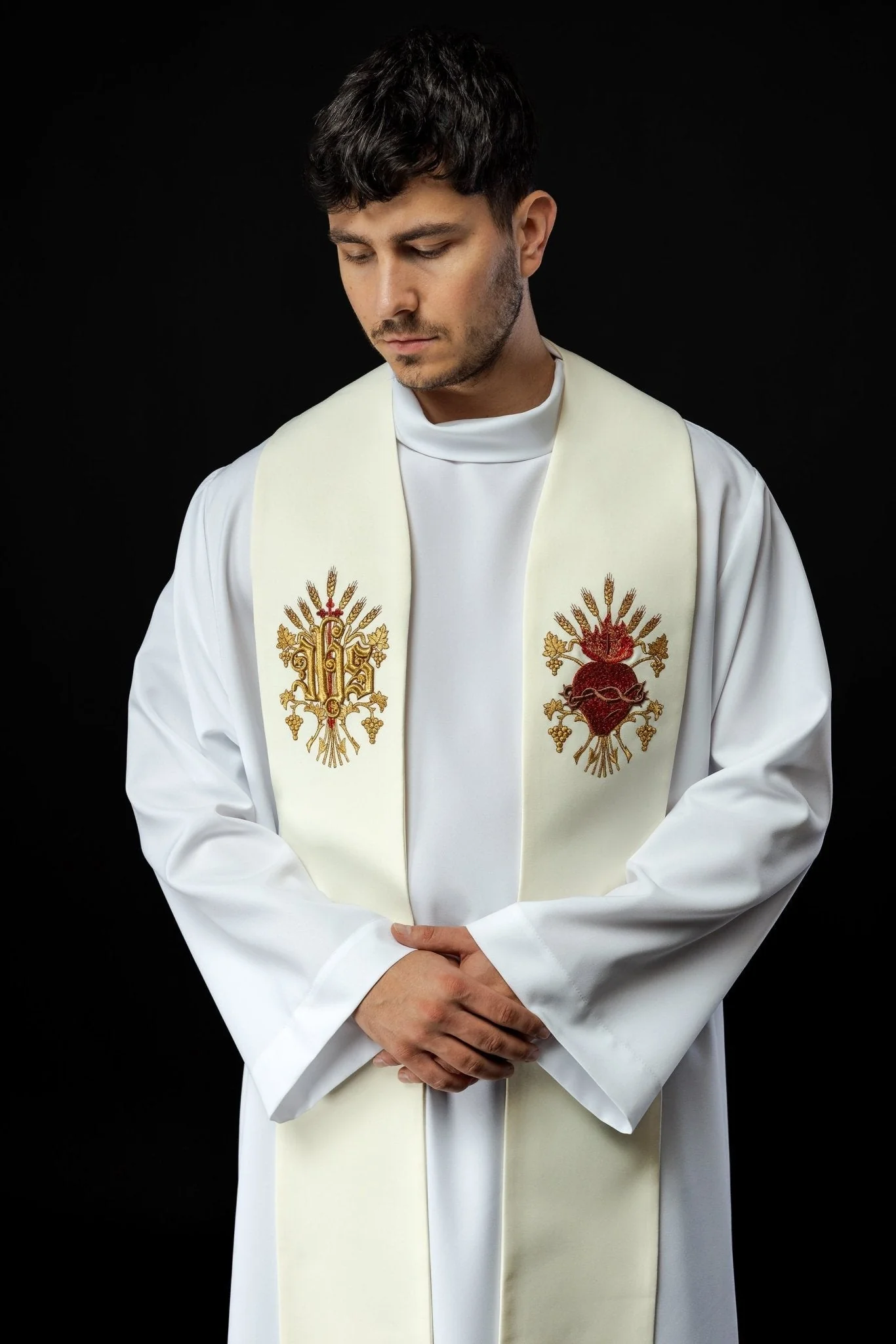Ecru embroidered stole with a cross, IHS, and the heart of Jesus Christ - Image 2