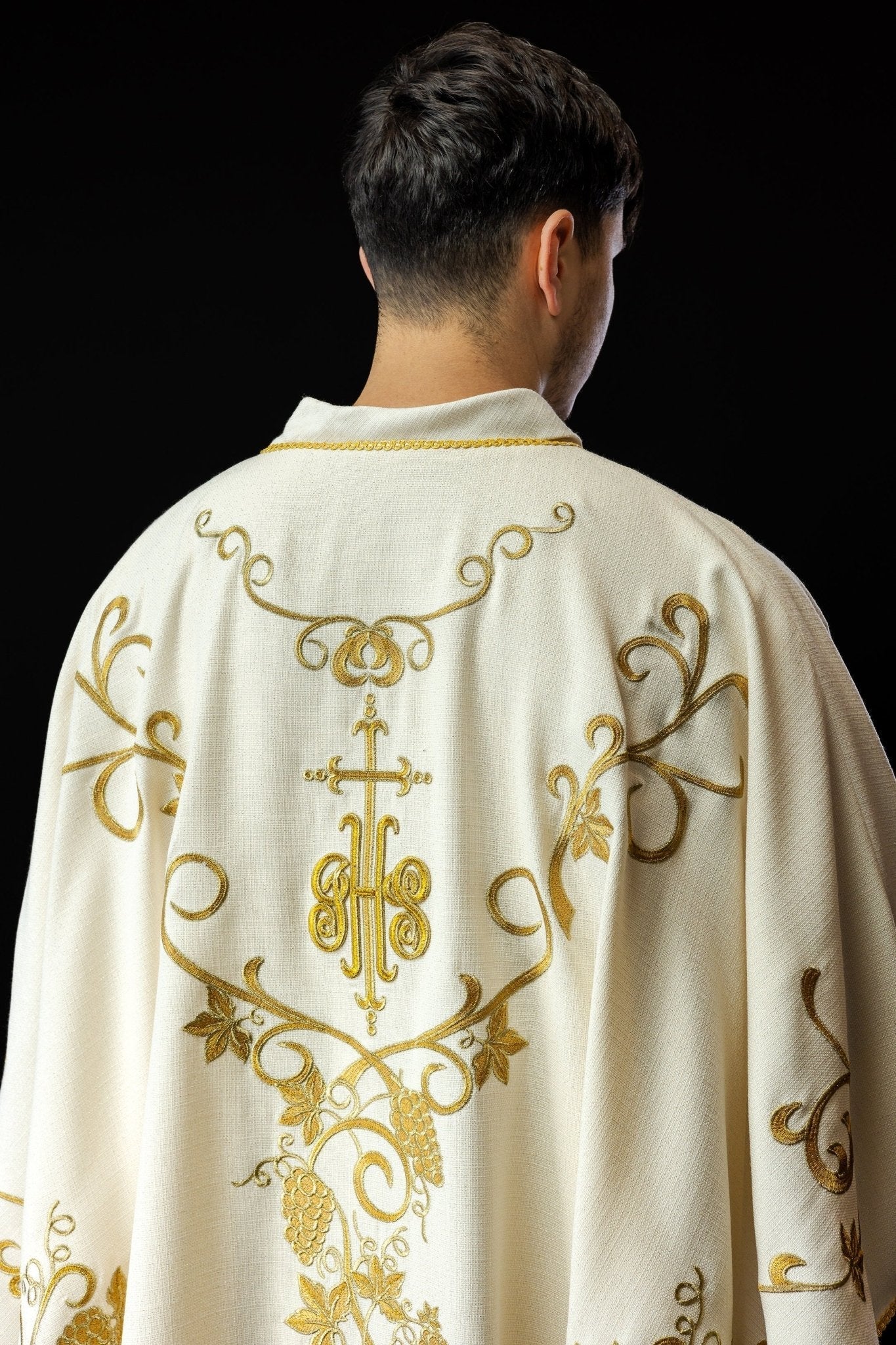 Ecru liturgical chasuble decorated with IHS embroidery and grapes - Image 6