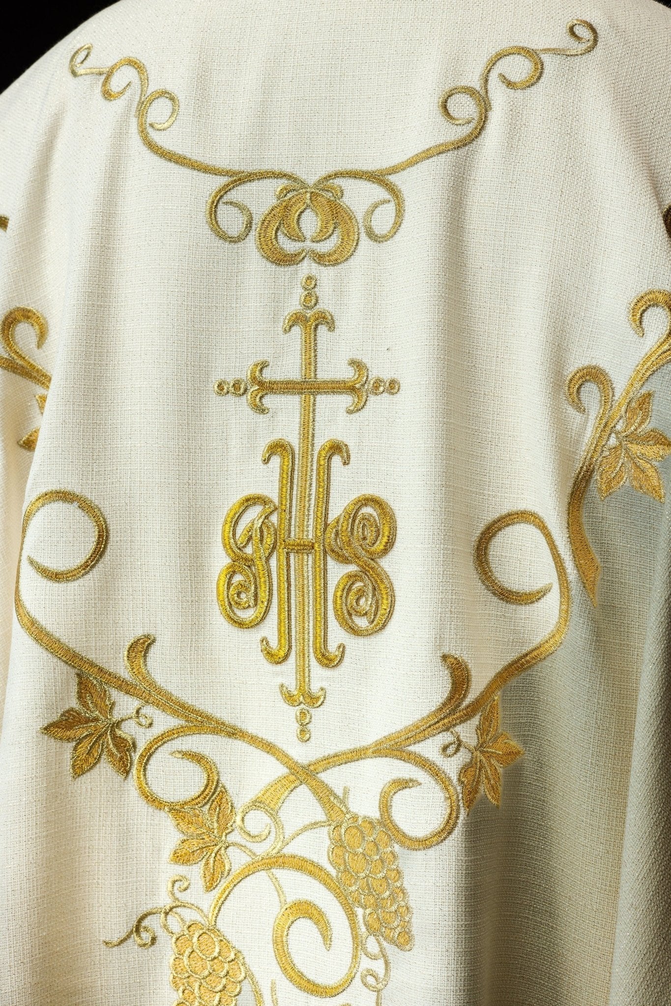 Ecru liturgical chasuble decorated with IHS embroidery and grapes - Image 7