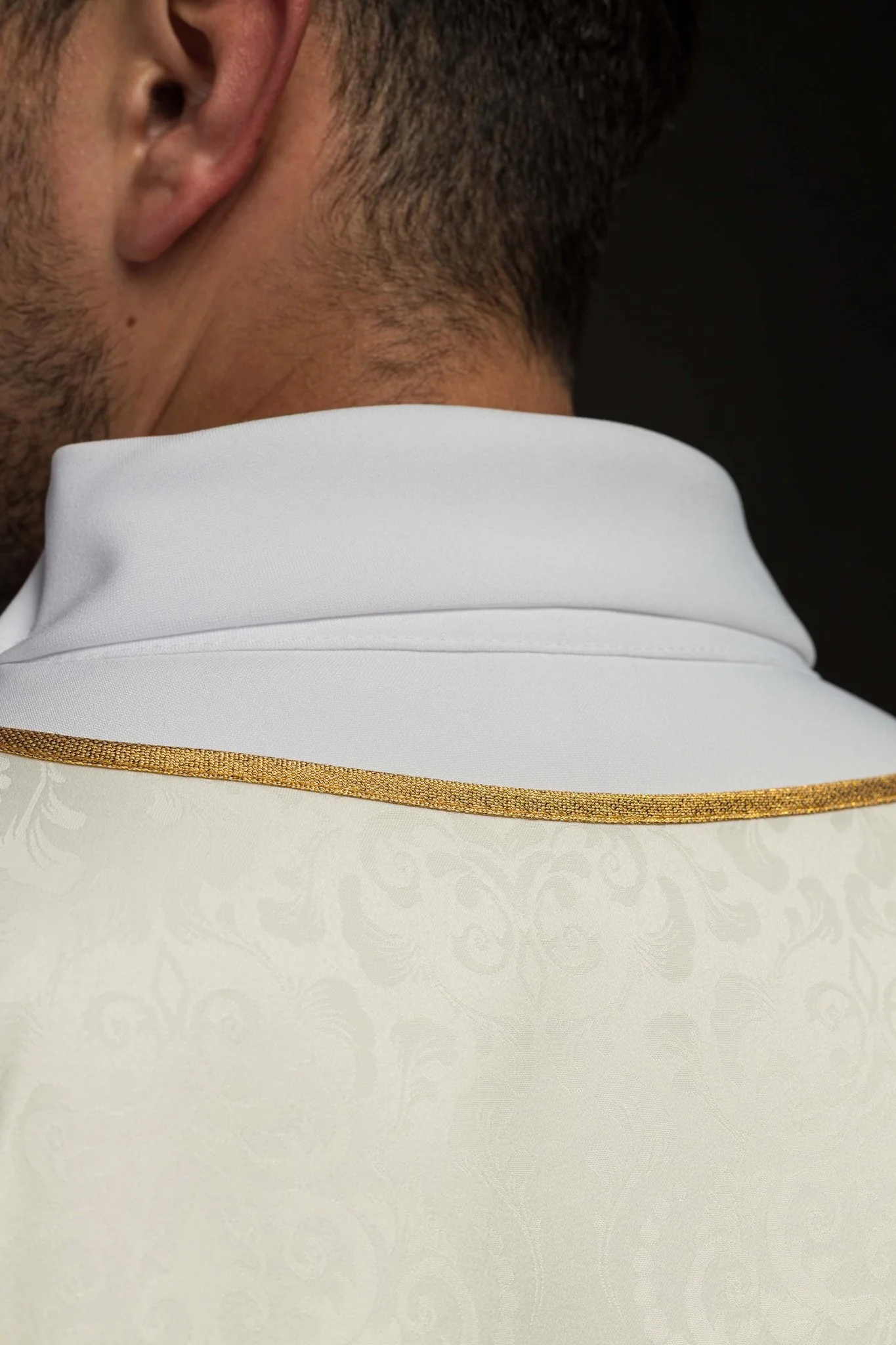 Ecru Liturgical Chasuble with Embroidered Chalice and Host on Jacquard Fabric - Image 5