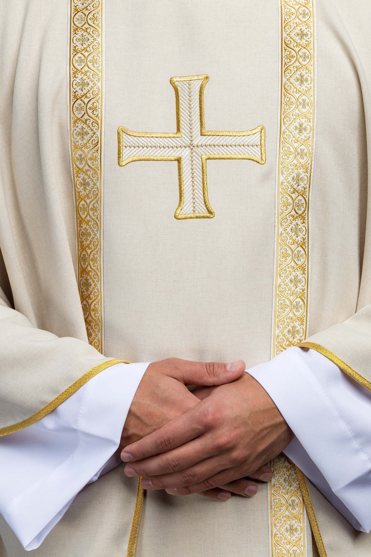 Ecru liturgical chasuble with embroidered cross and jacquard bands - Image 3