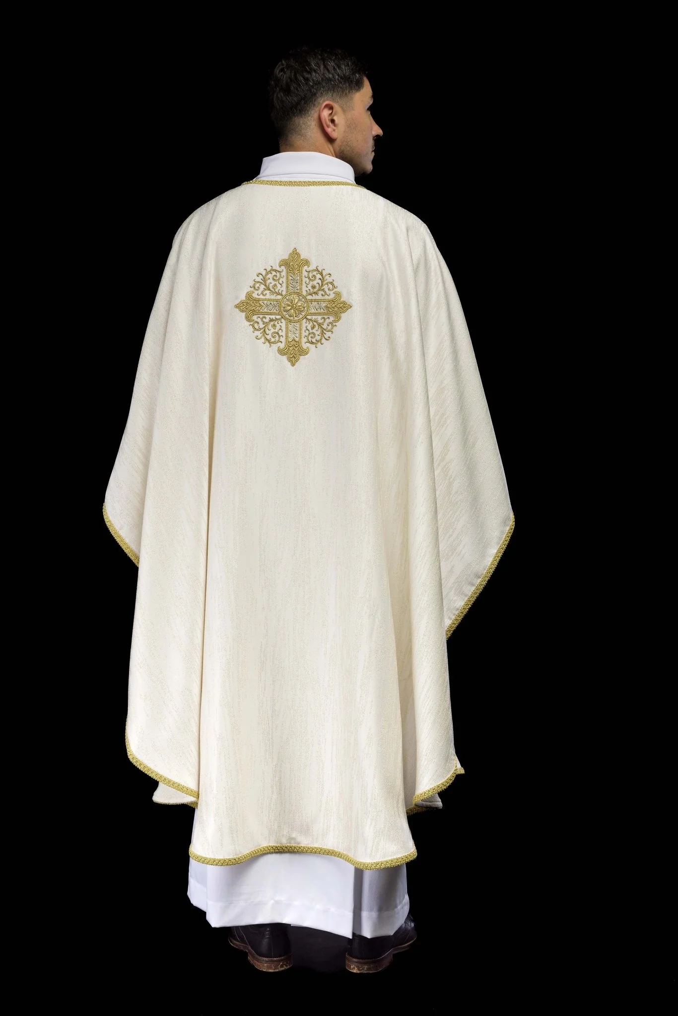 Ecru Liturgical Chasuble with Embroidered Cross on Decorative Fabric - Image 7