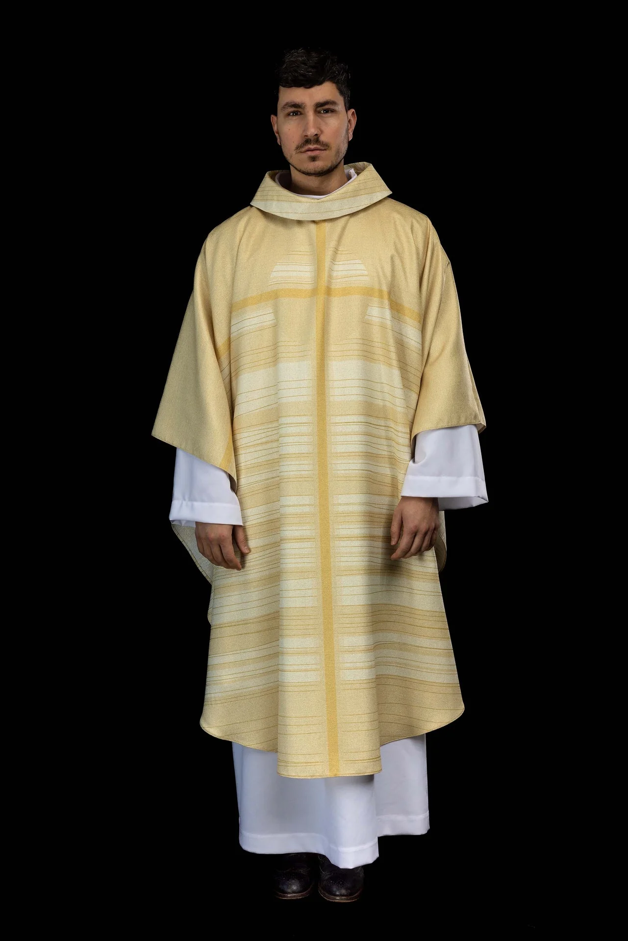 Ecru printed chasuble with a cross motif - Image 8