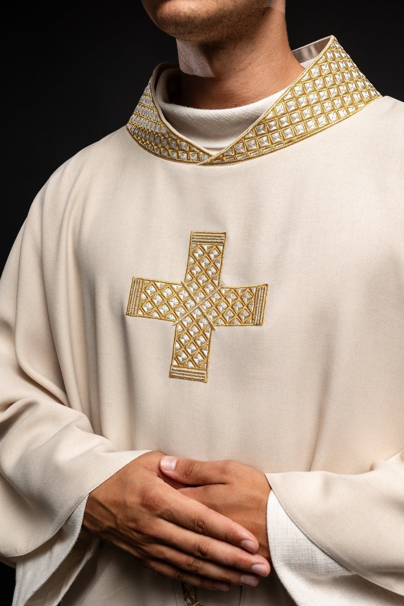 Ecru vestment with decorative collar and gold crosses - Image 3