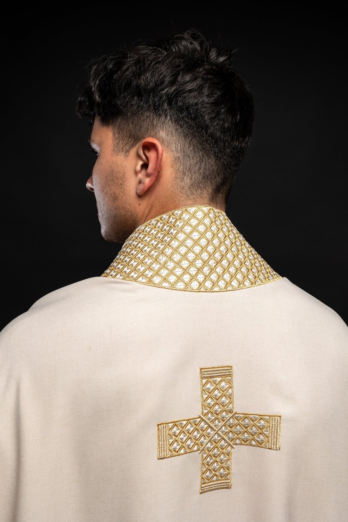 Ecru vestment with decorative collar and gold crosses - Image 4