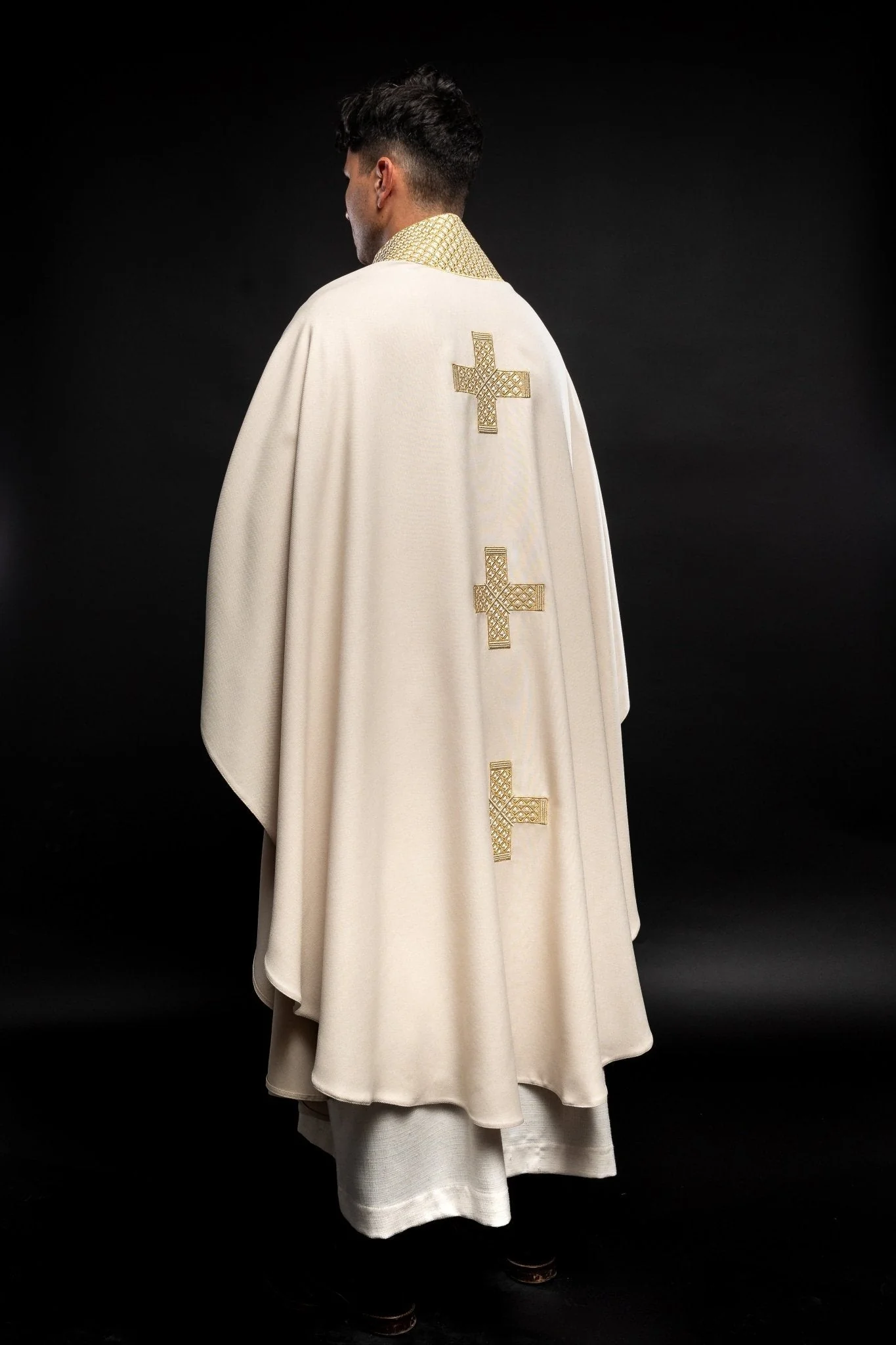 Ecru vestment with decorative collar and gold crosses - Image 5