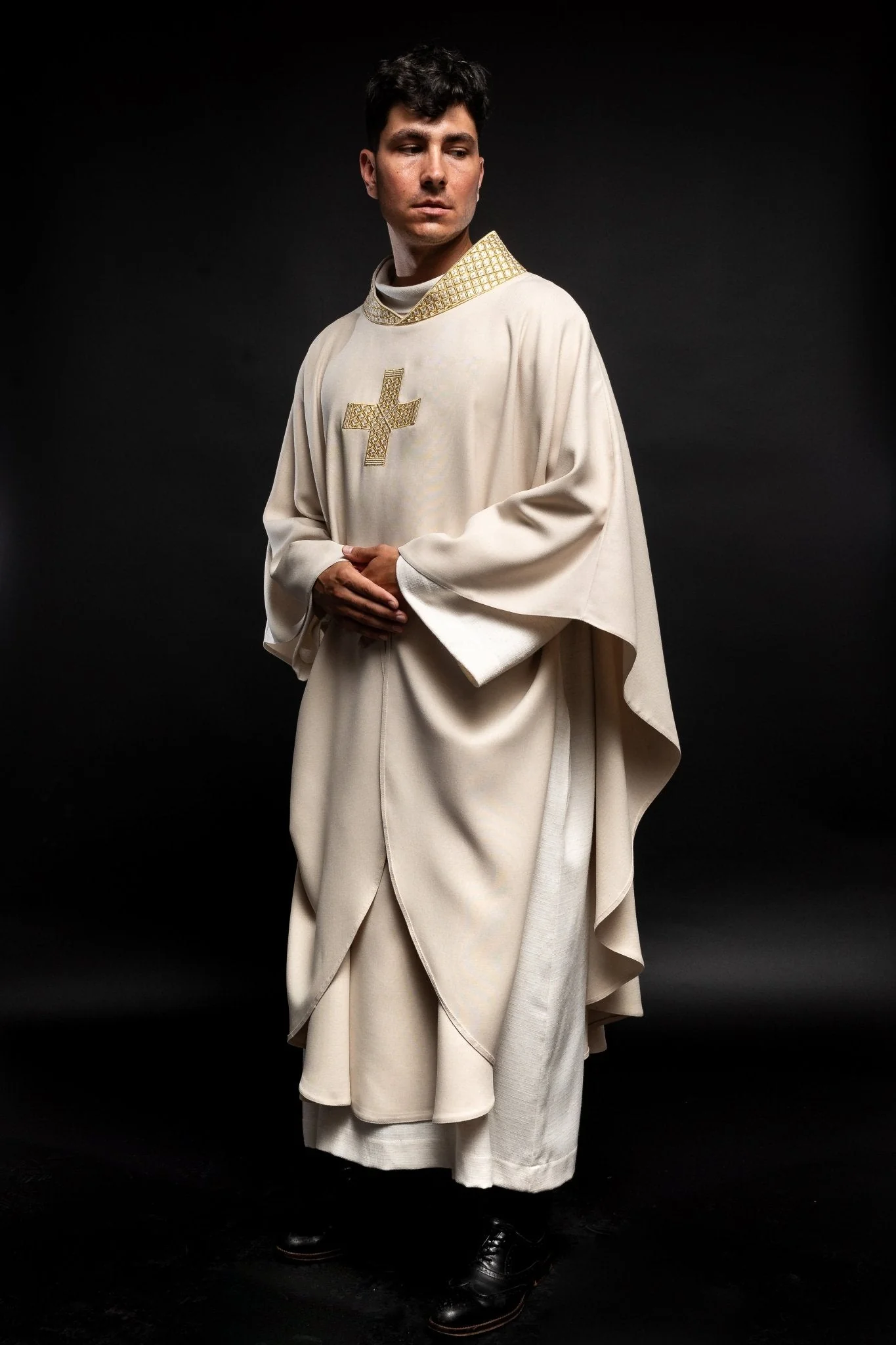 Ecru vestment with decorative collar and gold crosses - Image 6