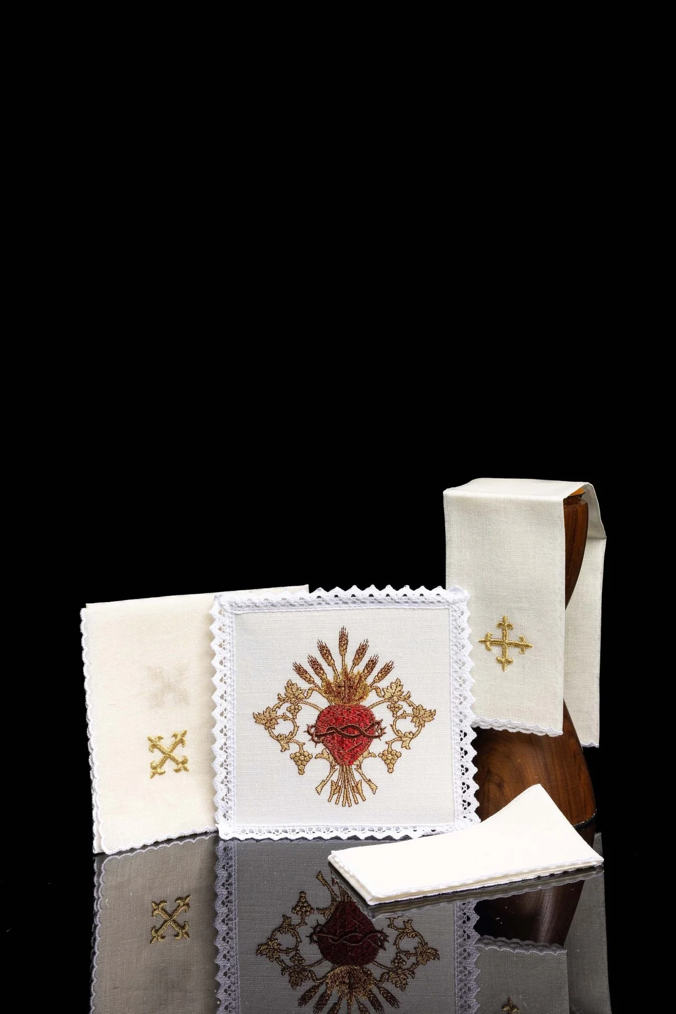 Embroidered linen chalice linens Sacred Heart of Jesus