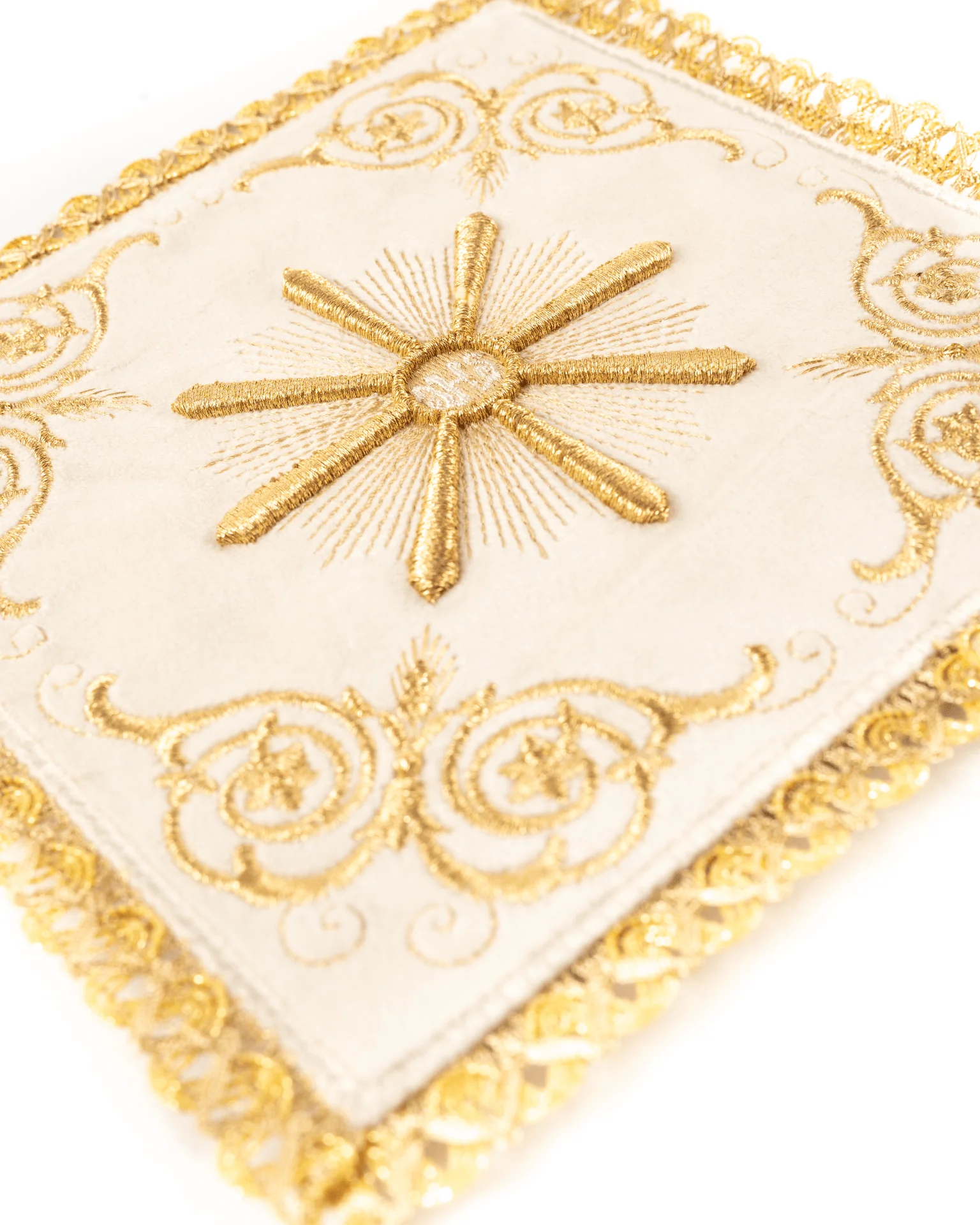 Embroidered chalice linens set ecru velvet - Image 2