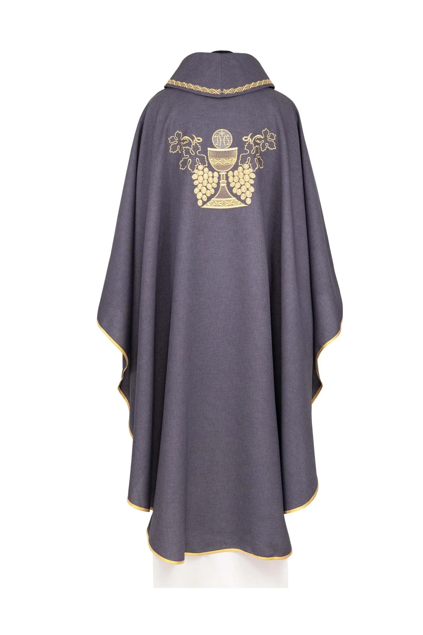 Embroidered chasuble – Purple Chalice and Grapevine motif - Image 2