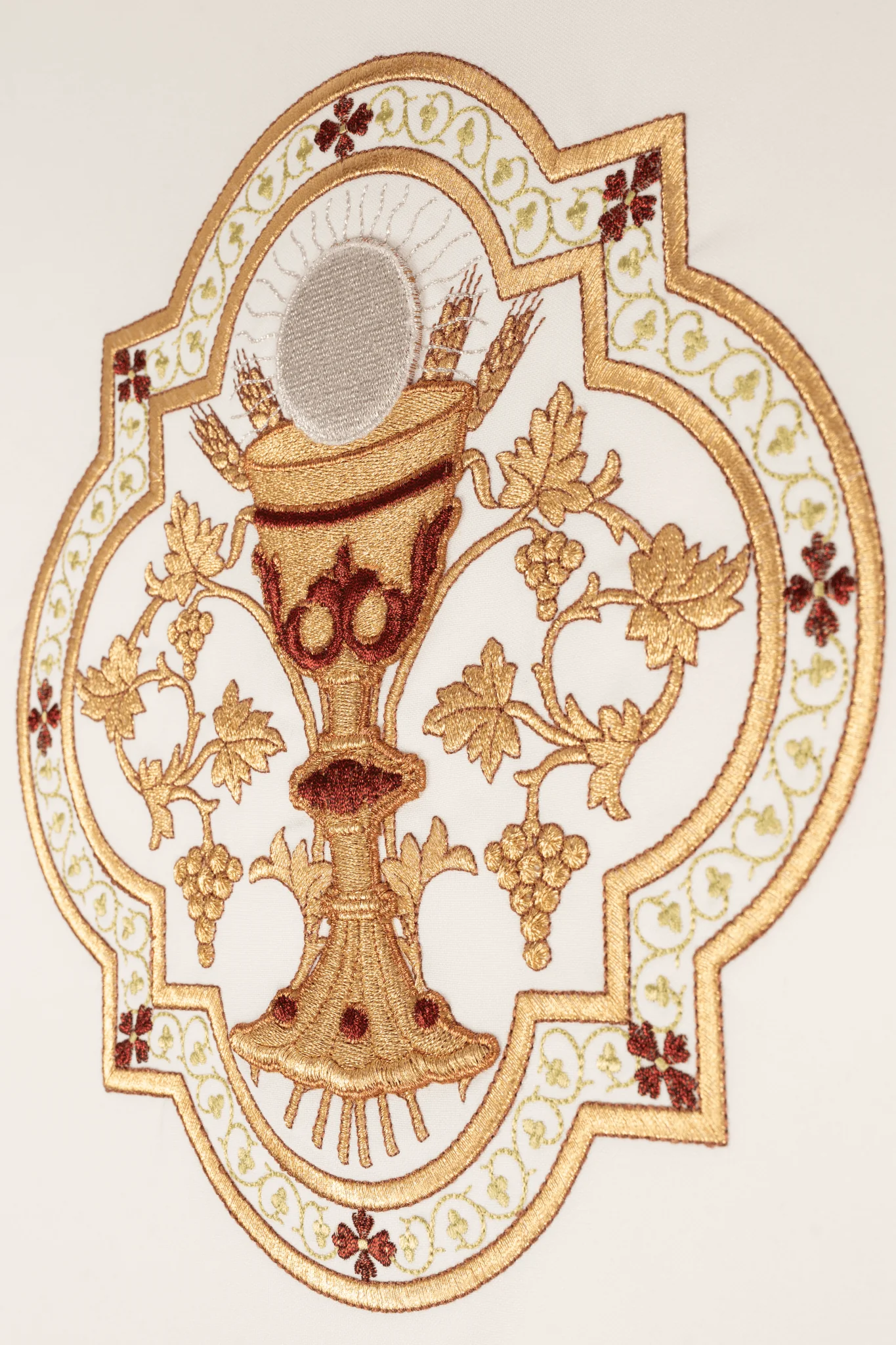 Embroidered chasuble with a Eucharistic Chalice and IHS motif - Image 3
