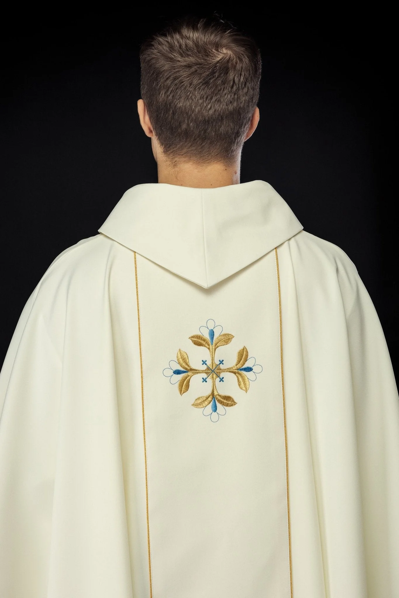 Embroidered chasuble with an image of the Heart of Mary - Image 6