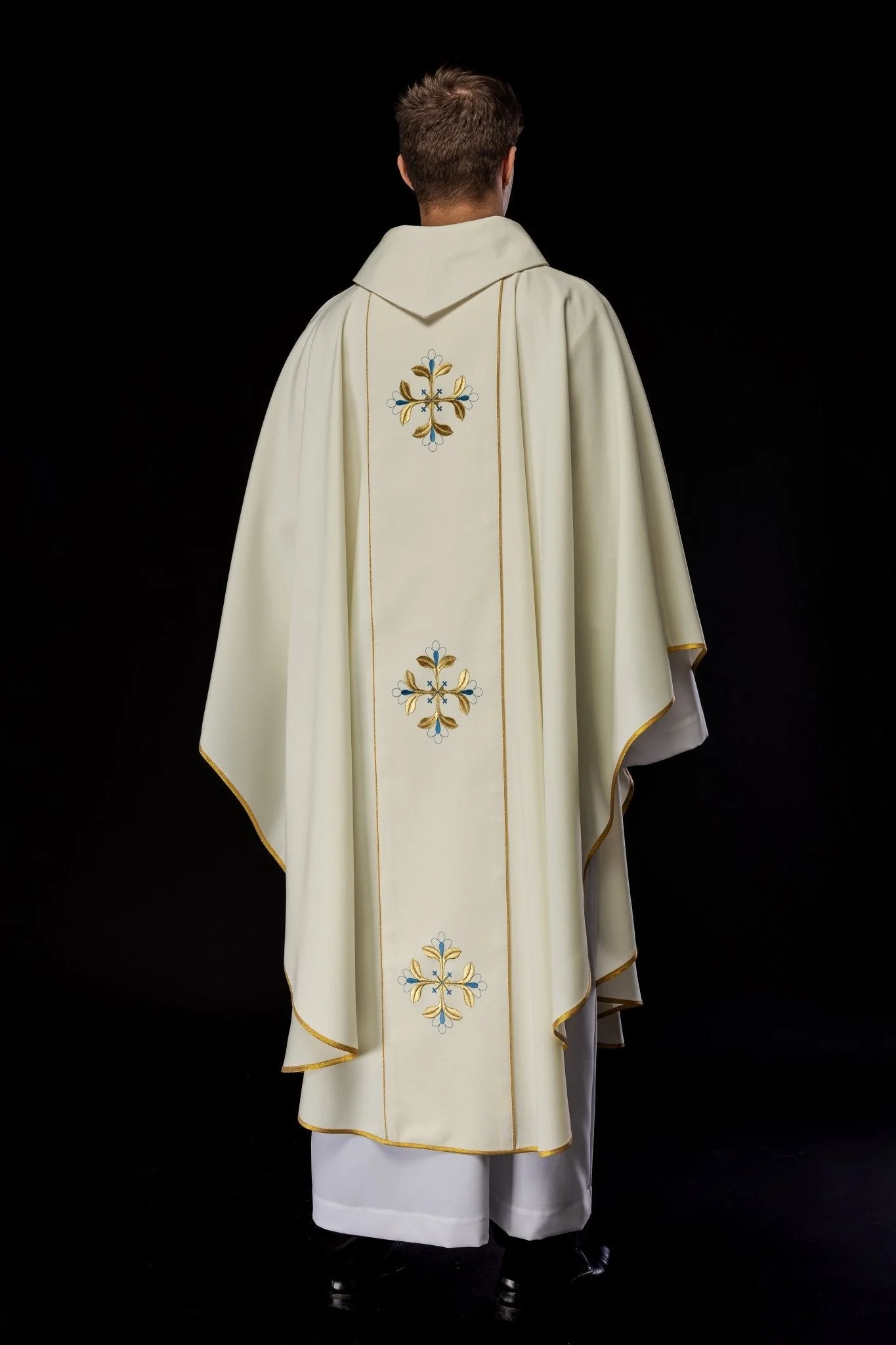Embroidered chasuble with an image of the Heart of Mary - Image 7