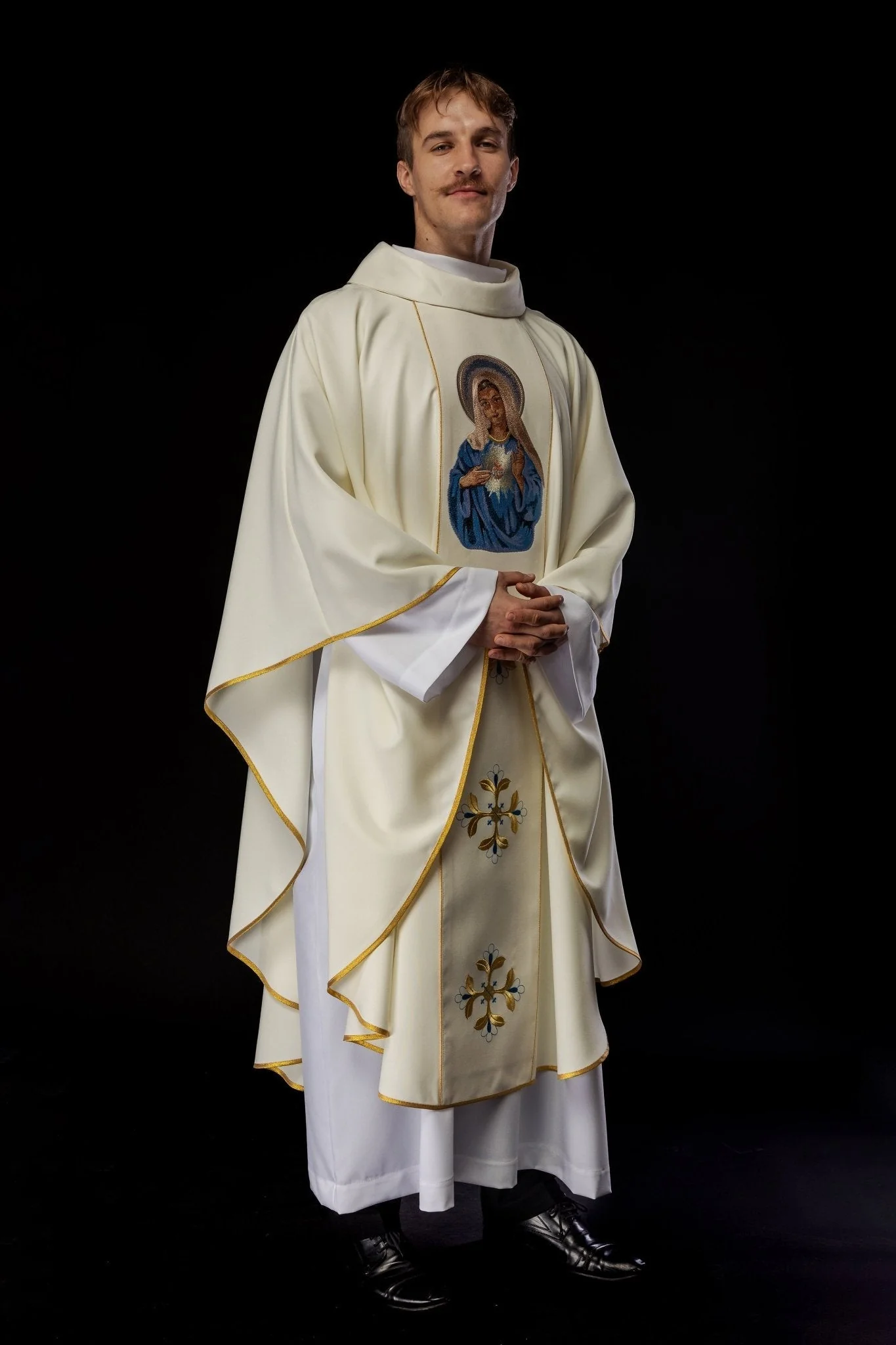 Embroidered chasuble with an image of the Heart of Mary - Image 8