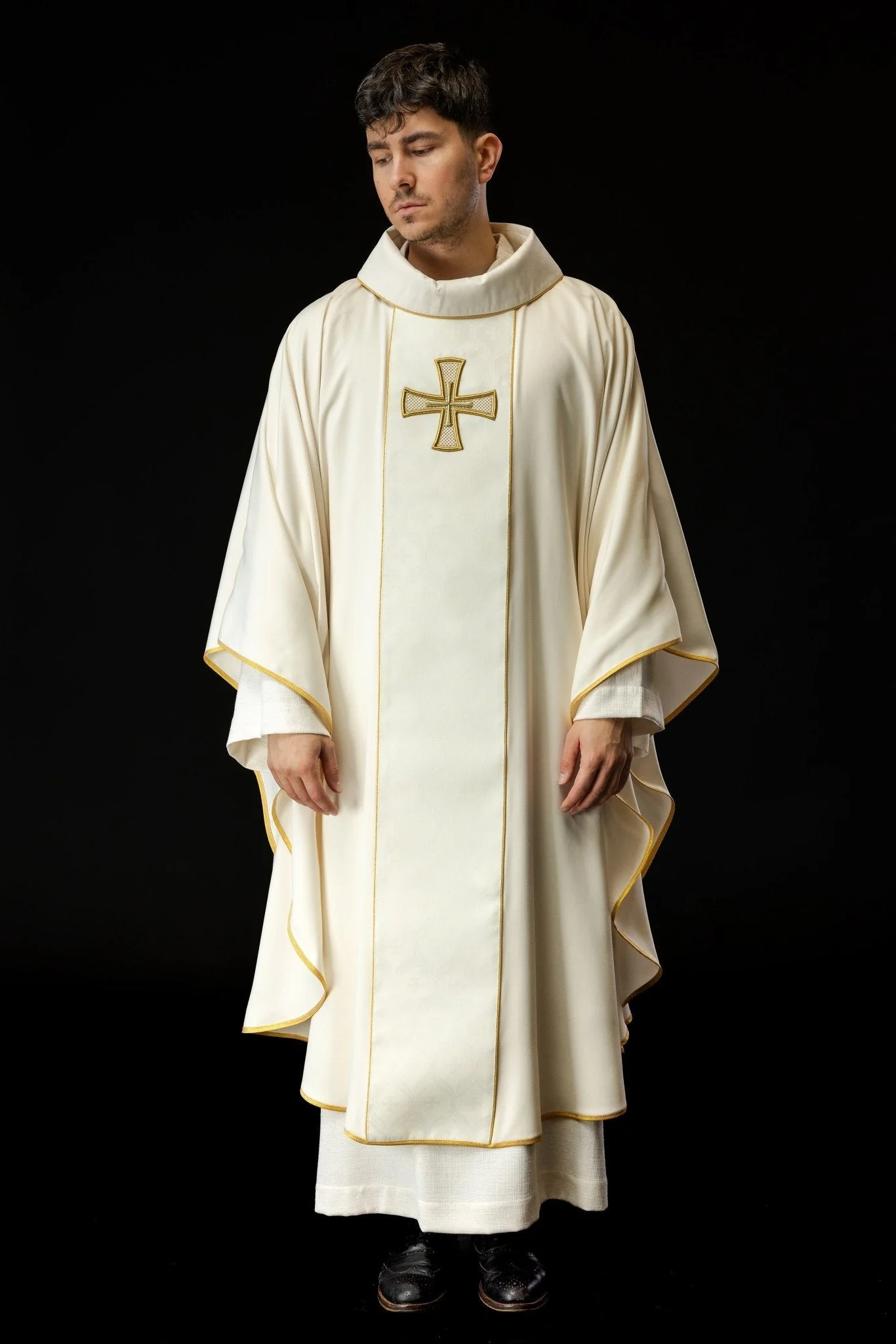 Embroidered chasuble with belt and cross - Image 2