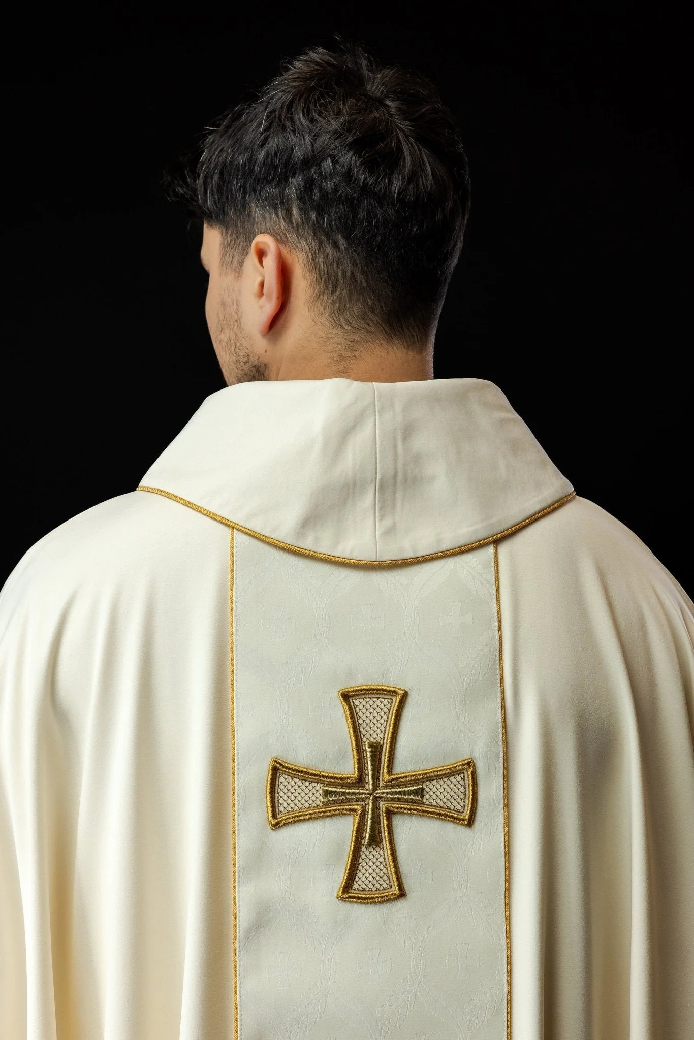 Embroidered chasuble with belt and cross - Image 4