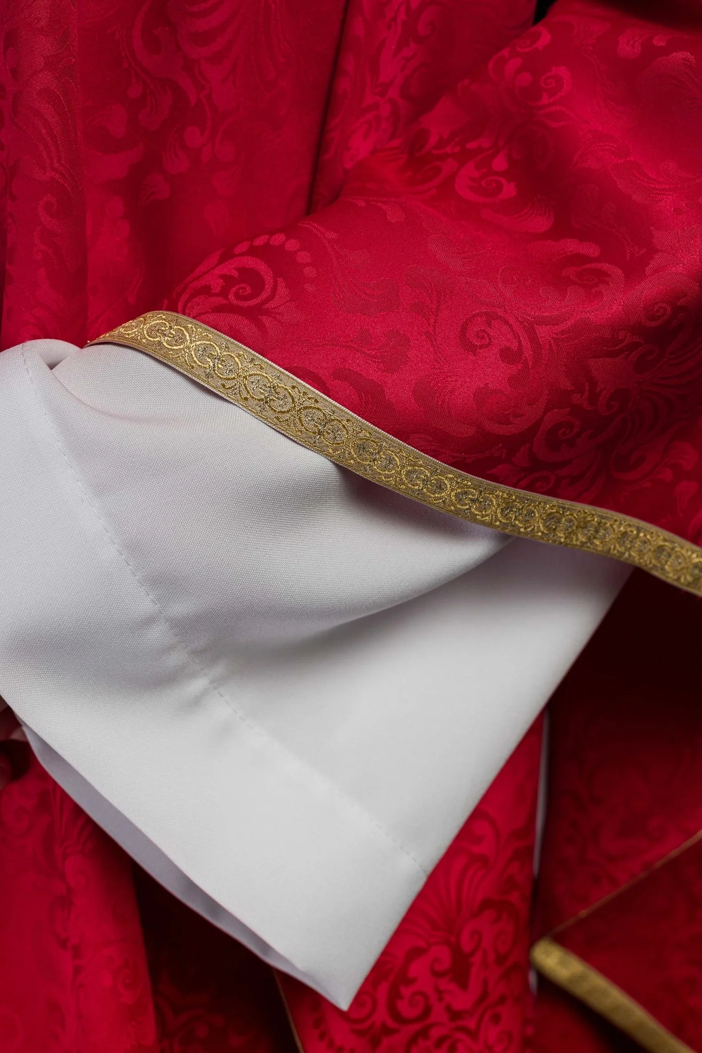 Embroidered Chasuble with the Holy Spirit on Jacquard Fabric - Image 4