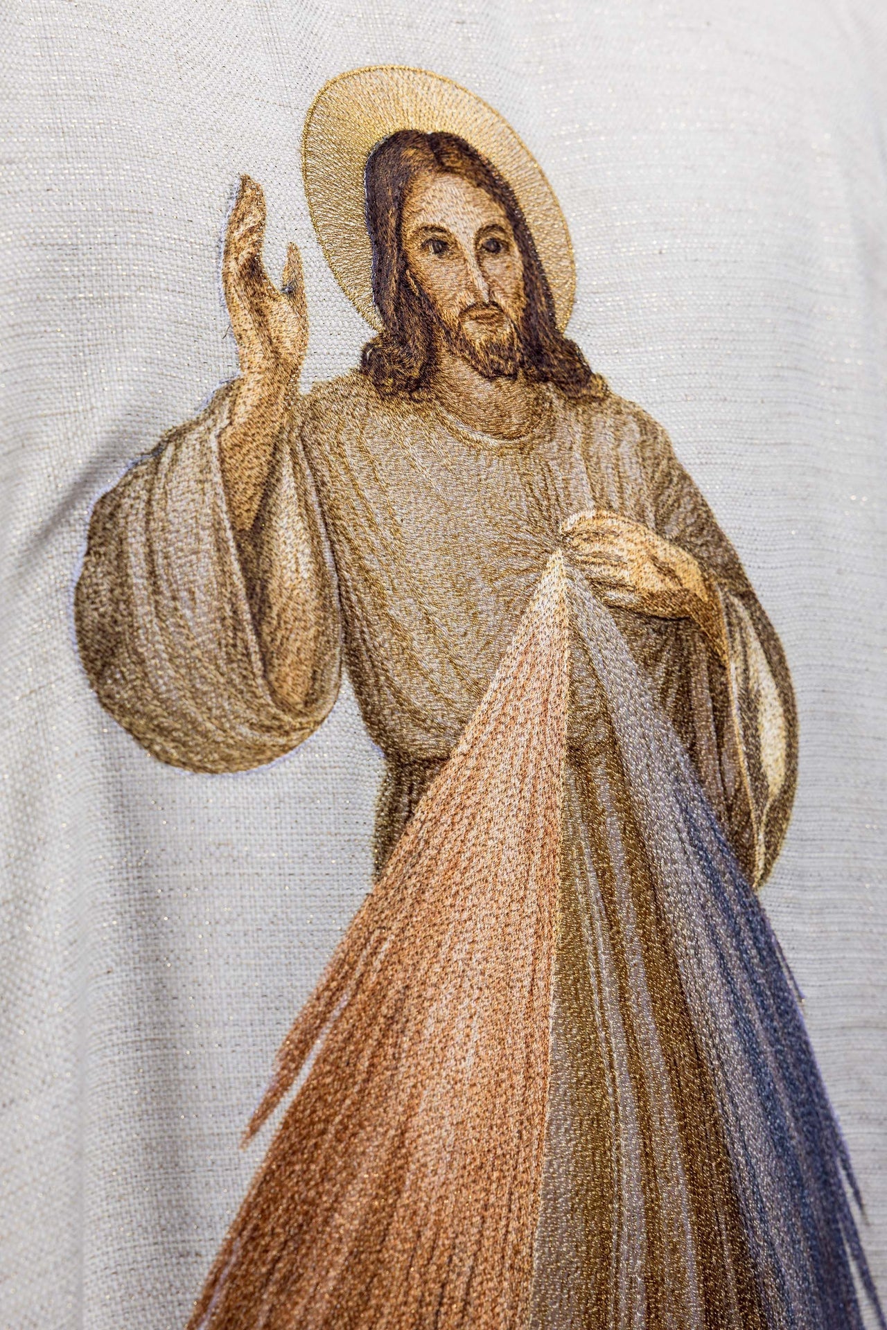 Embroidered chasuble with the image of Jesus the Merciful ecru - Image 2