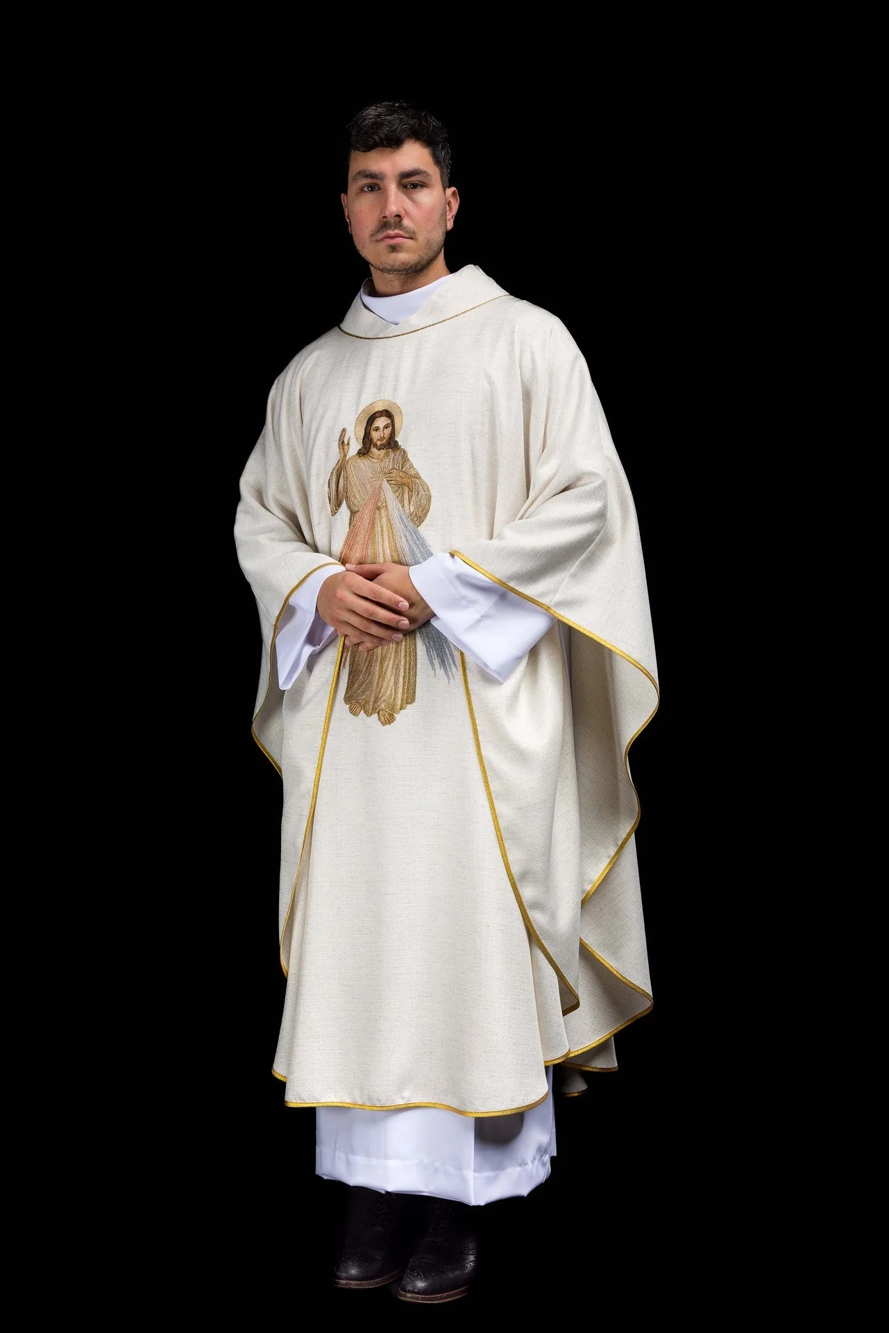 Embroidered chasuble with the image of Jesus the Merciful ecru - Image 8