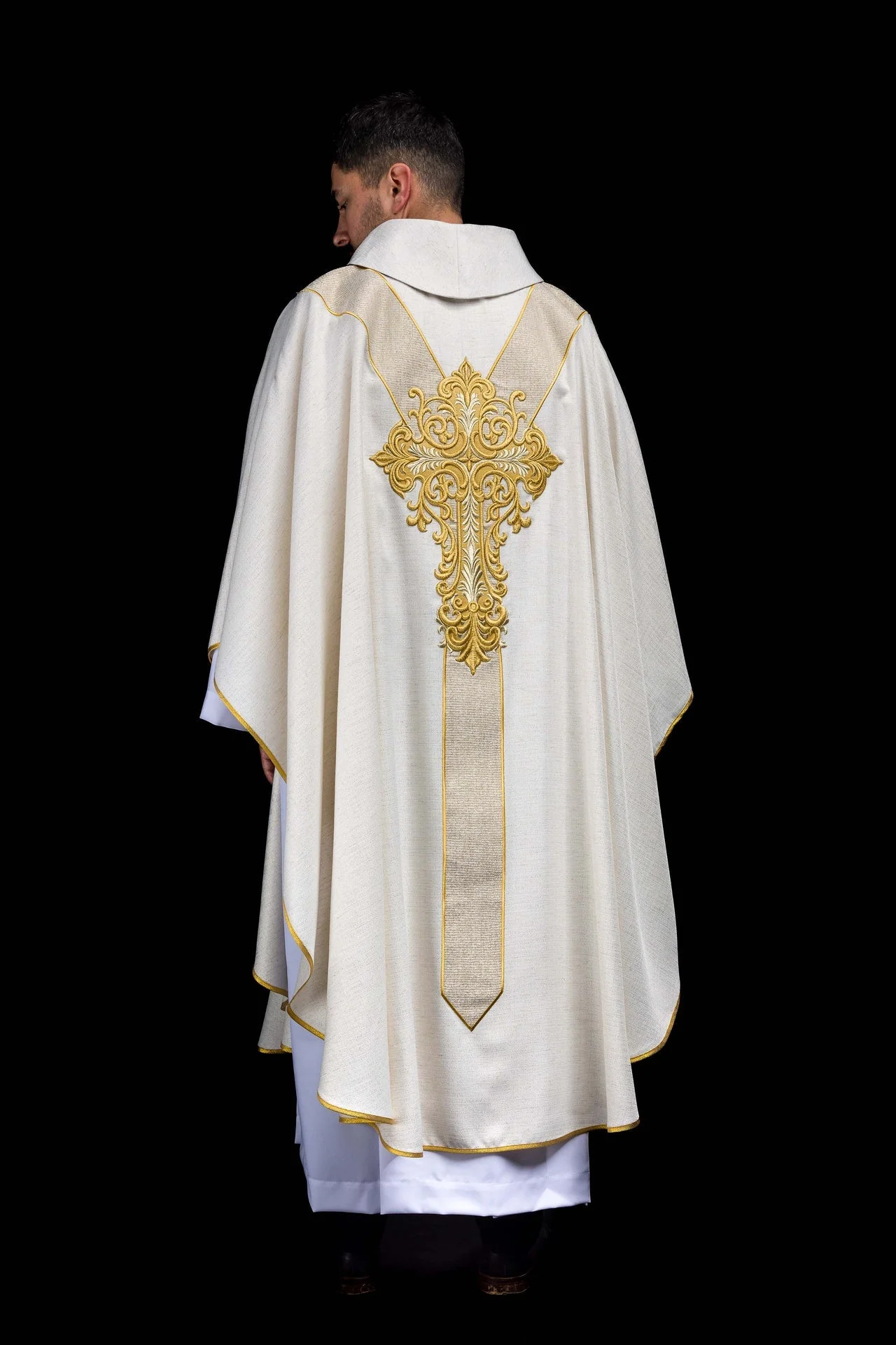 Embroidered chasuble with the image of Jesus the Merciful ecru - Image 7