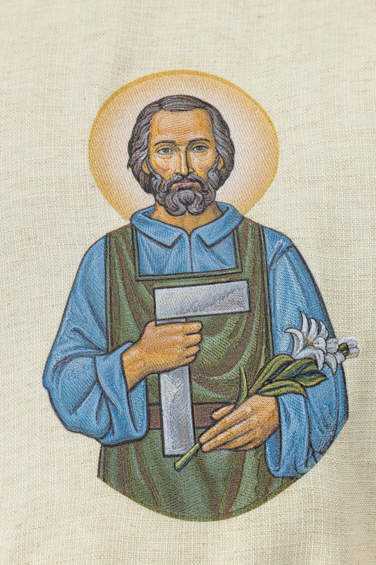 Embroidered chasuble with the image of Saint Joseph the Worker - Image 3