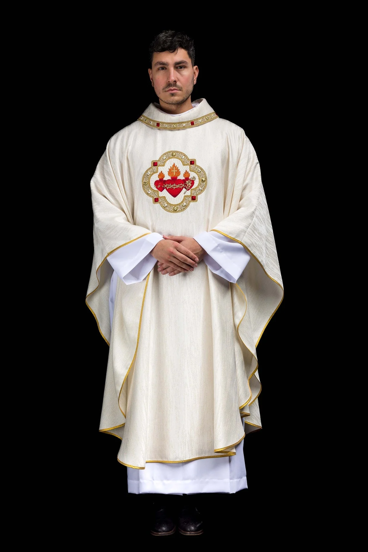 Embroidered chasuble with the image of the Three Hearts - Image 2