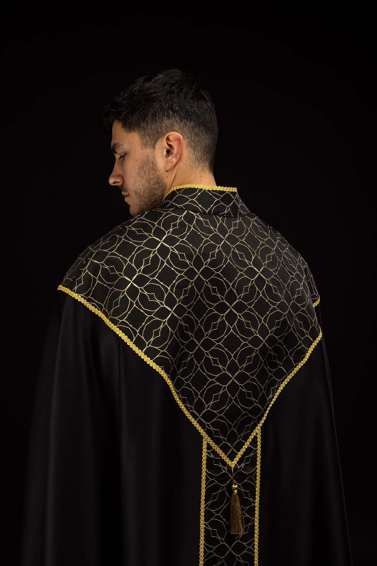 Embroidered cope decorated with black jacquard fabric - Image 2