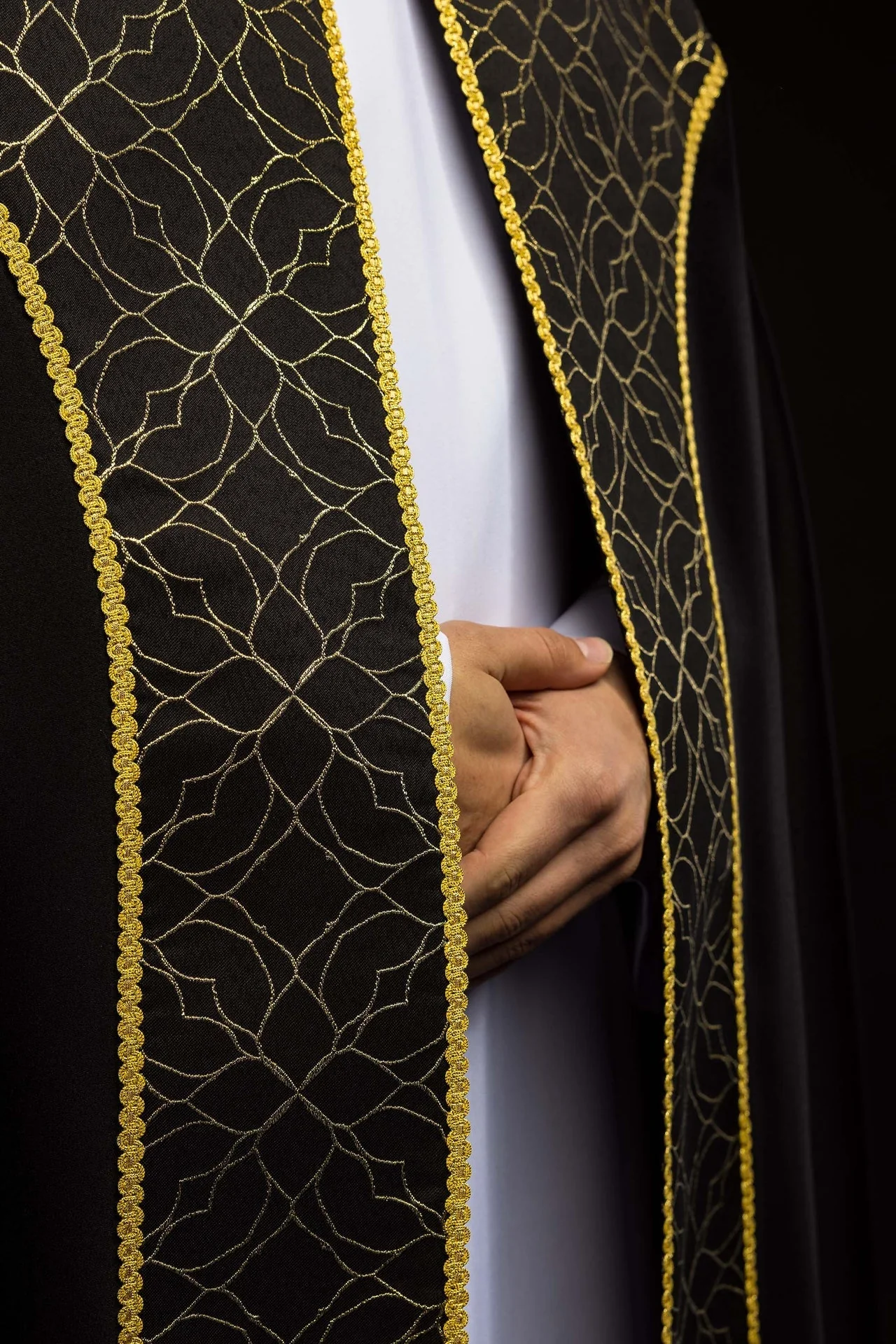 Embroidered cope decorated with black jacquard fabric - Image 5