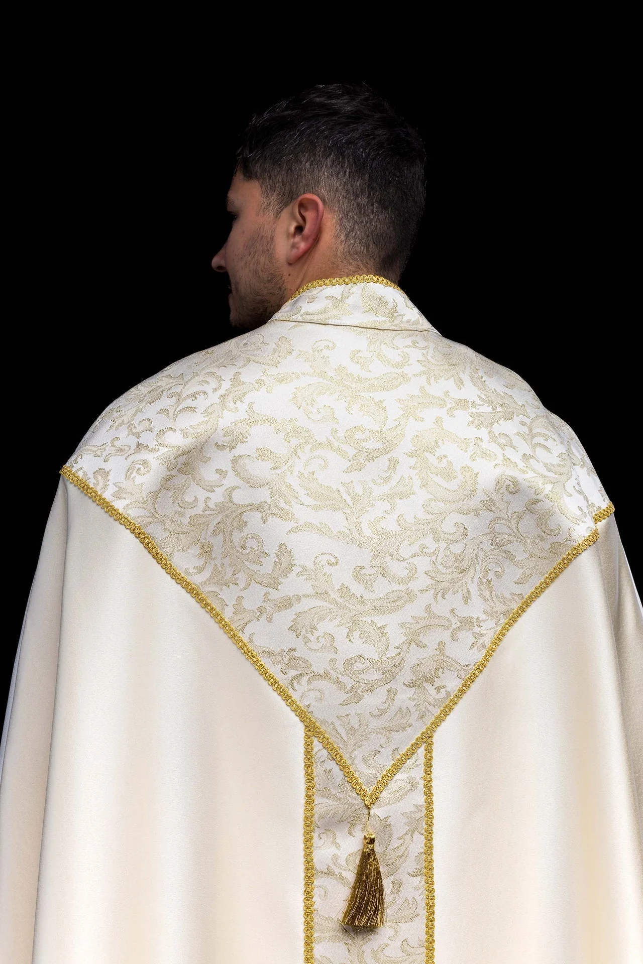 Embroidered cope decorated with ecru jacquard fabric - Image 6