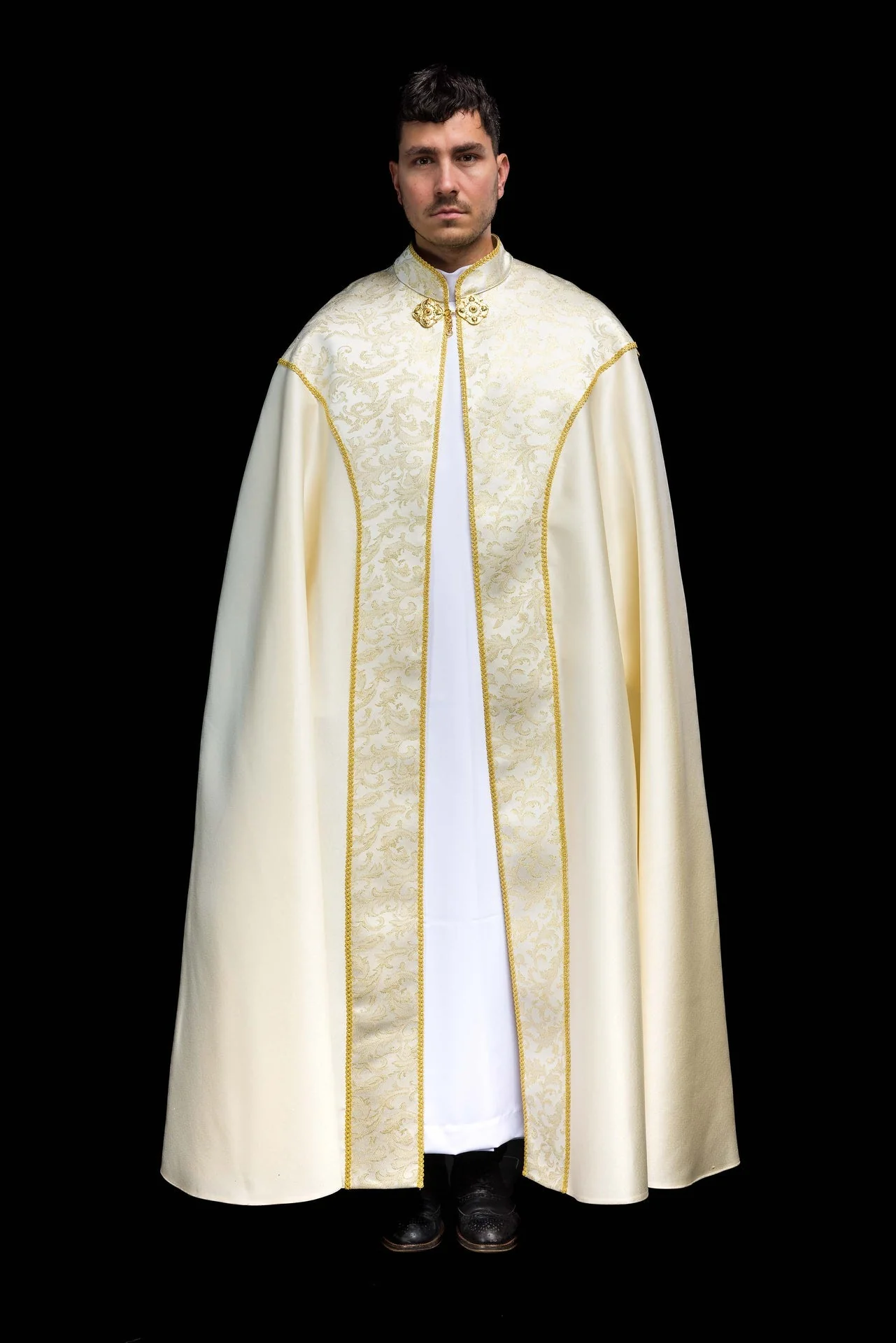 Embroidered cope decorated with ecru jacquard fabric - Image 8