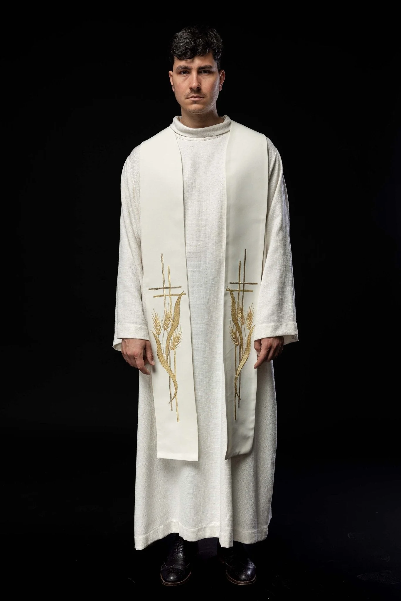 Embroidered ecru priestly stole
