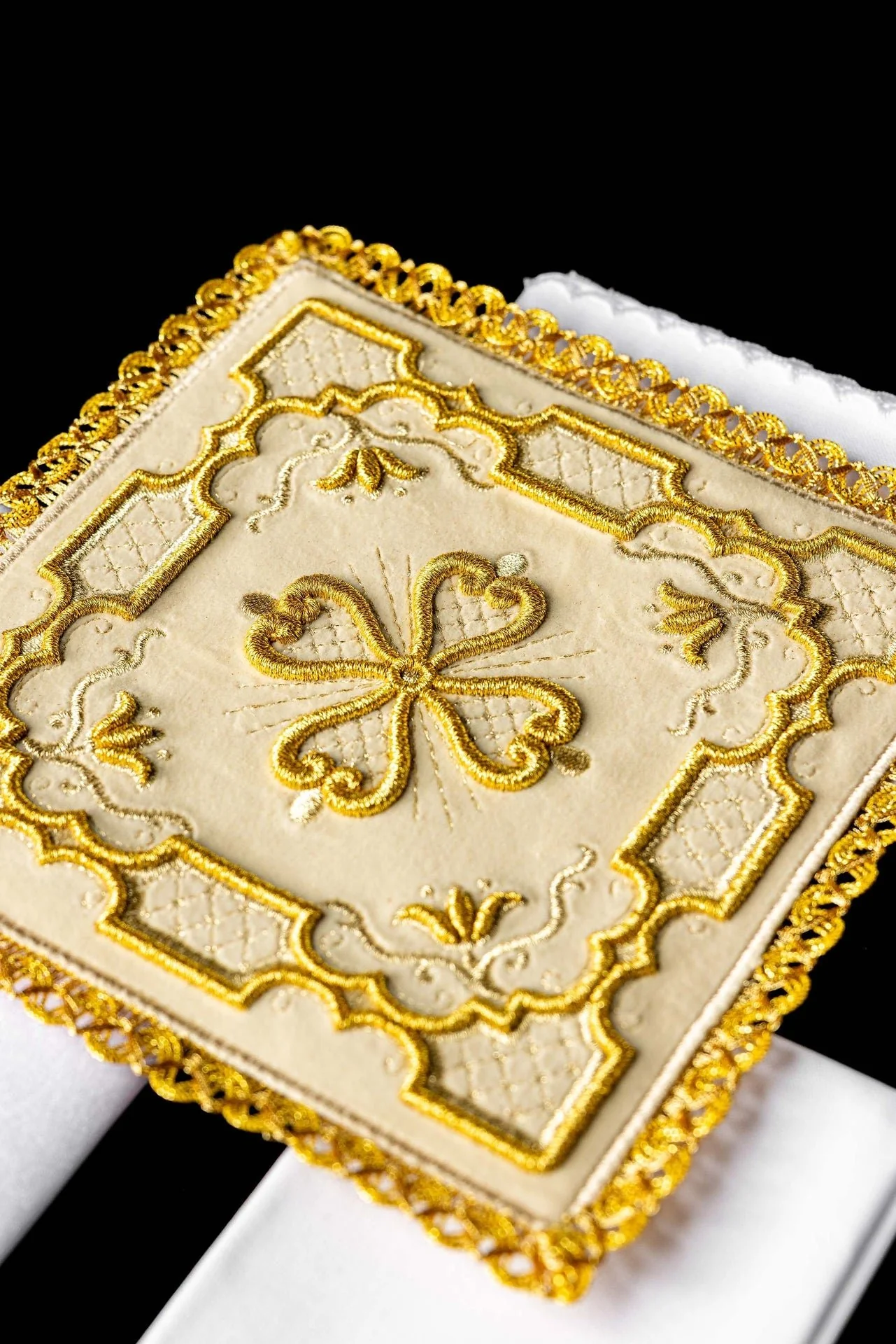 Embroidered ecru velvet Chalice Linen Set - Image 2