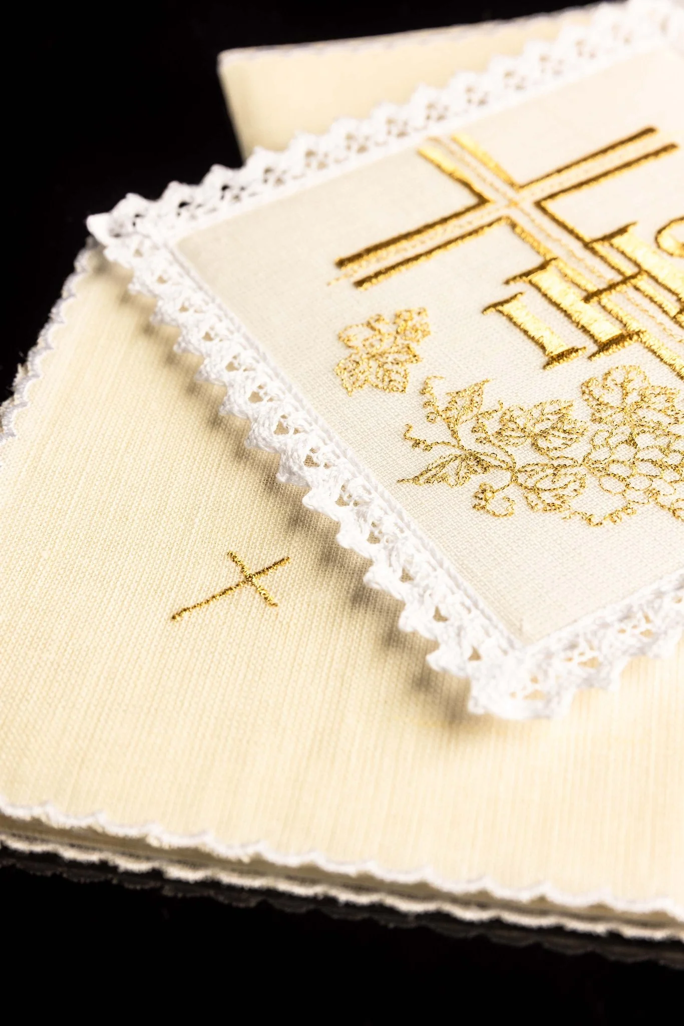 Embroidered Linen Chalice Linens - Image 3