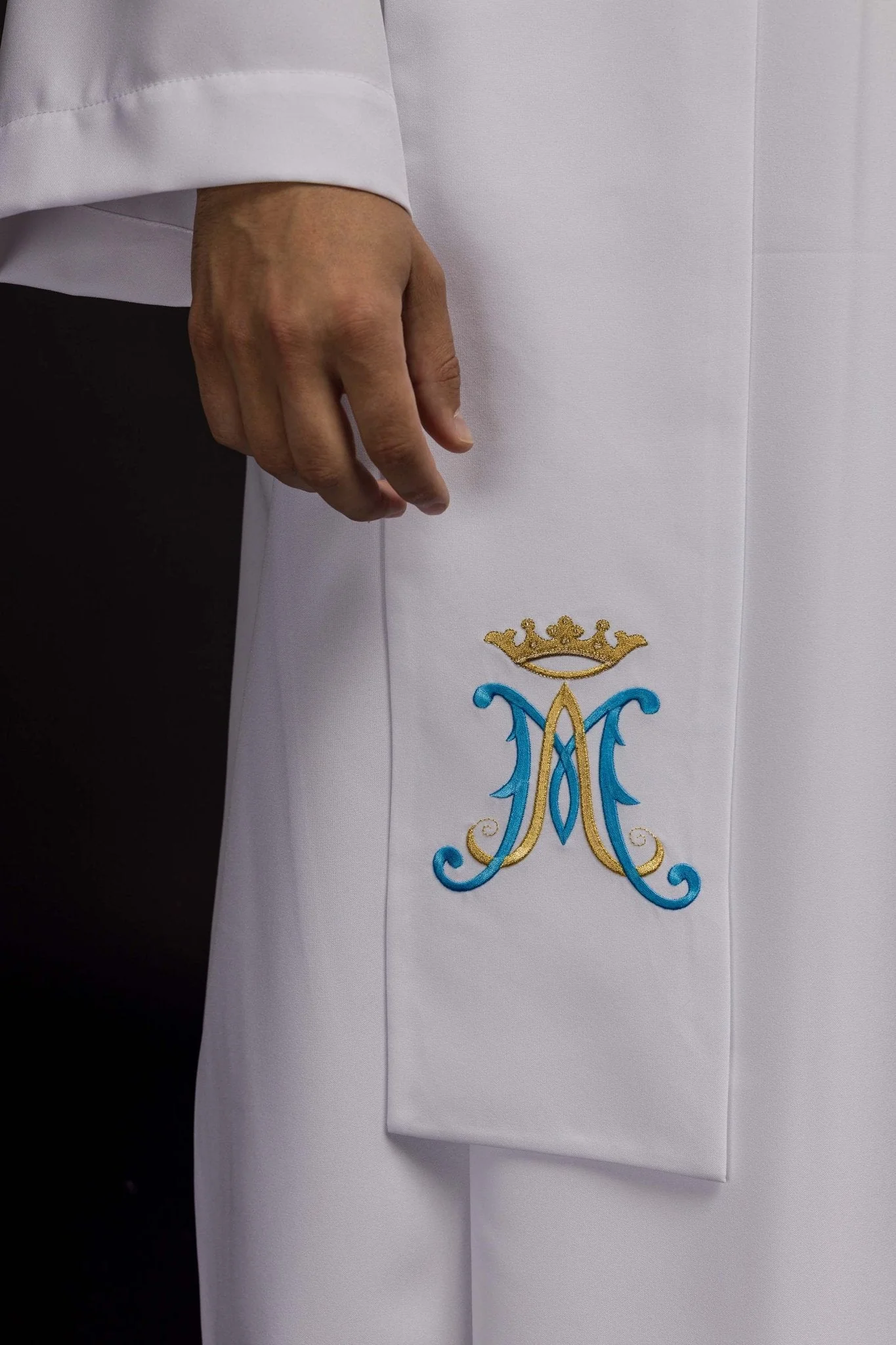 Embroidered Marian priestly stole in white - Image 2