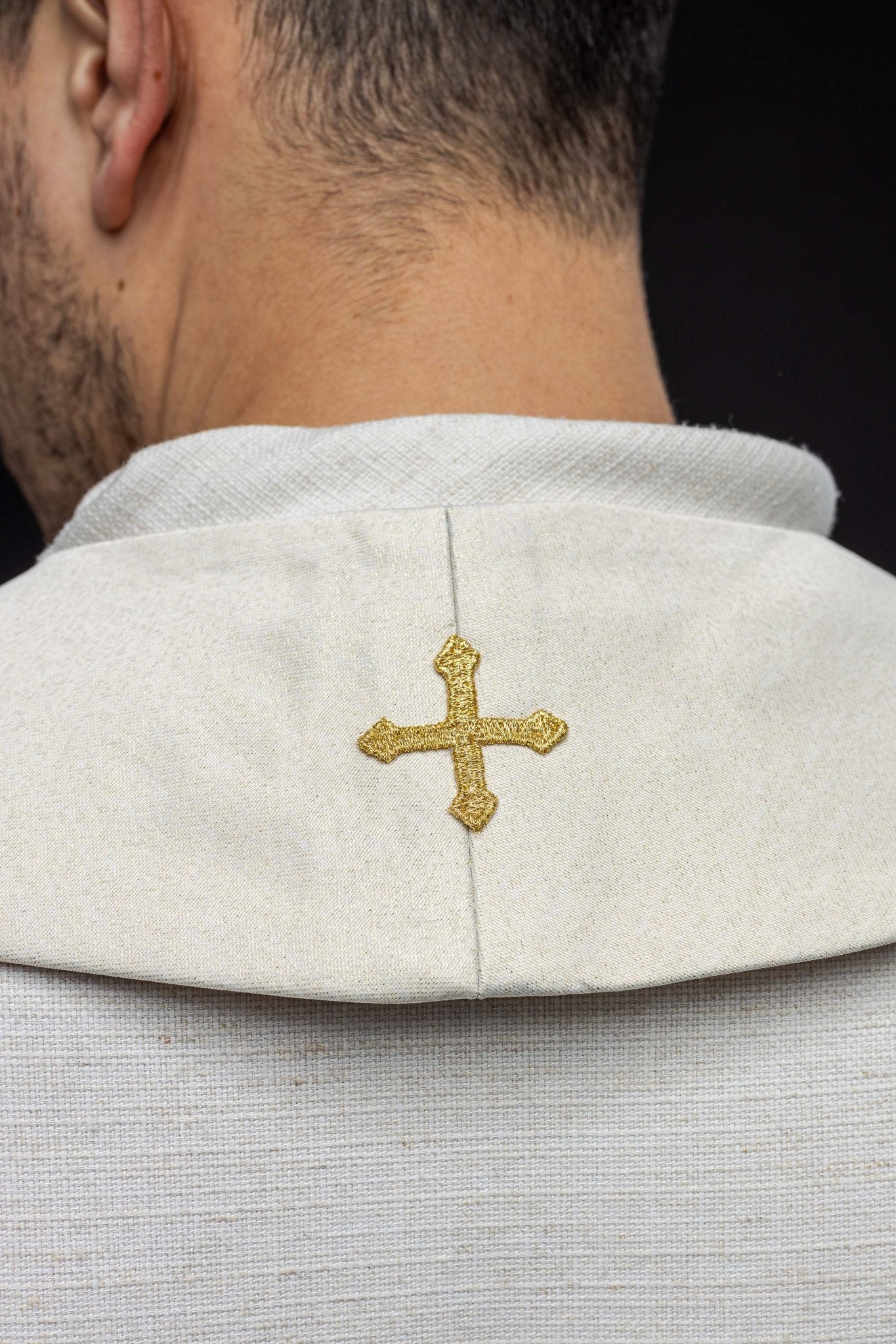 Embroidered priestly stole adorned with tassels in ecru - Image 3